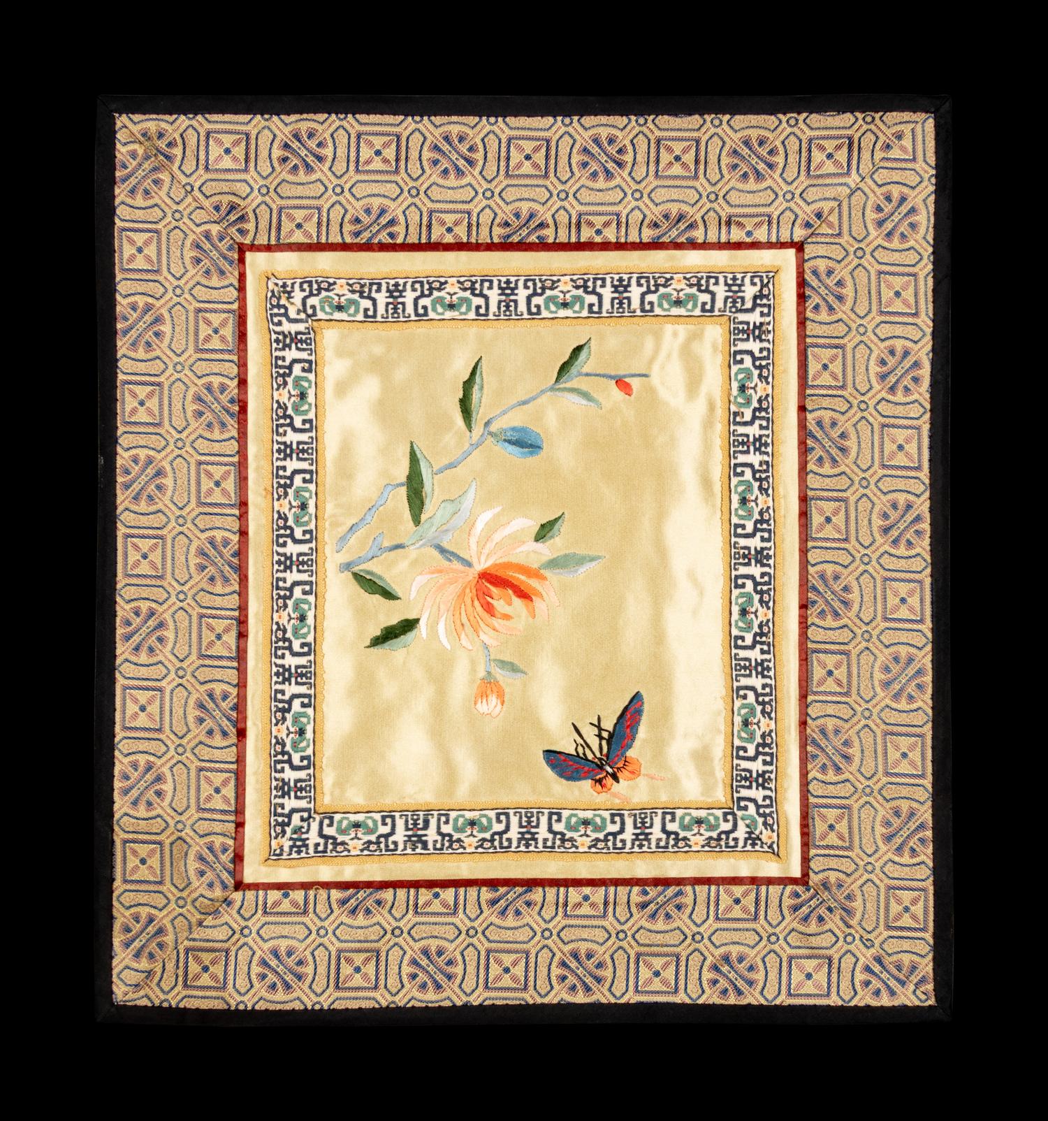 A Collection of 33 Chinese Embroidered Silk Panels 近代 綉片33幅