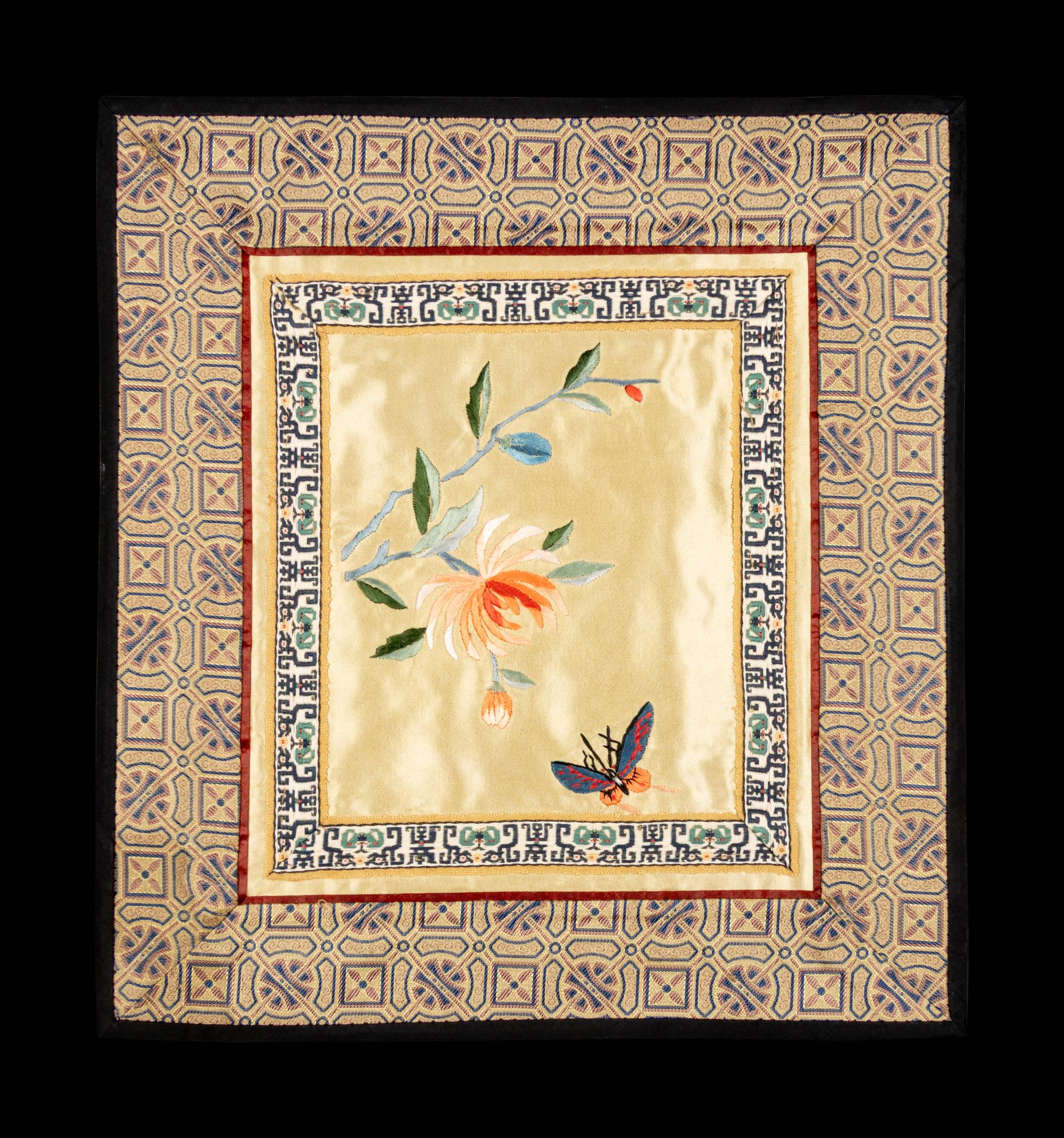 A Collection of 33 Chinese Embroidered Silk Panels 近代 綉片33幅