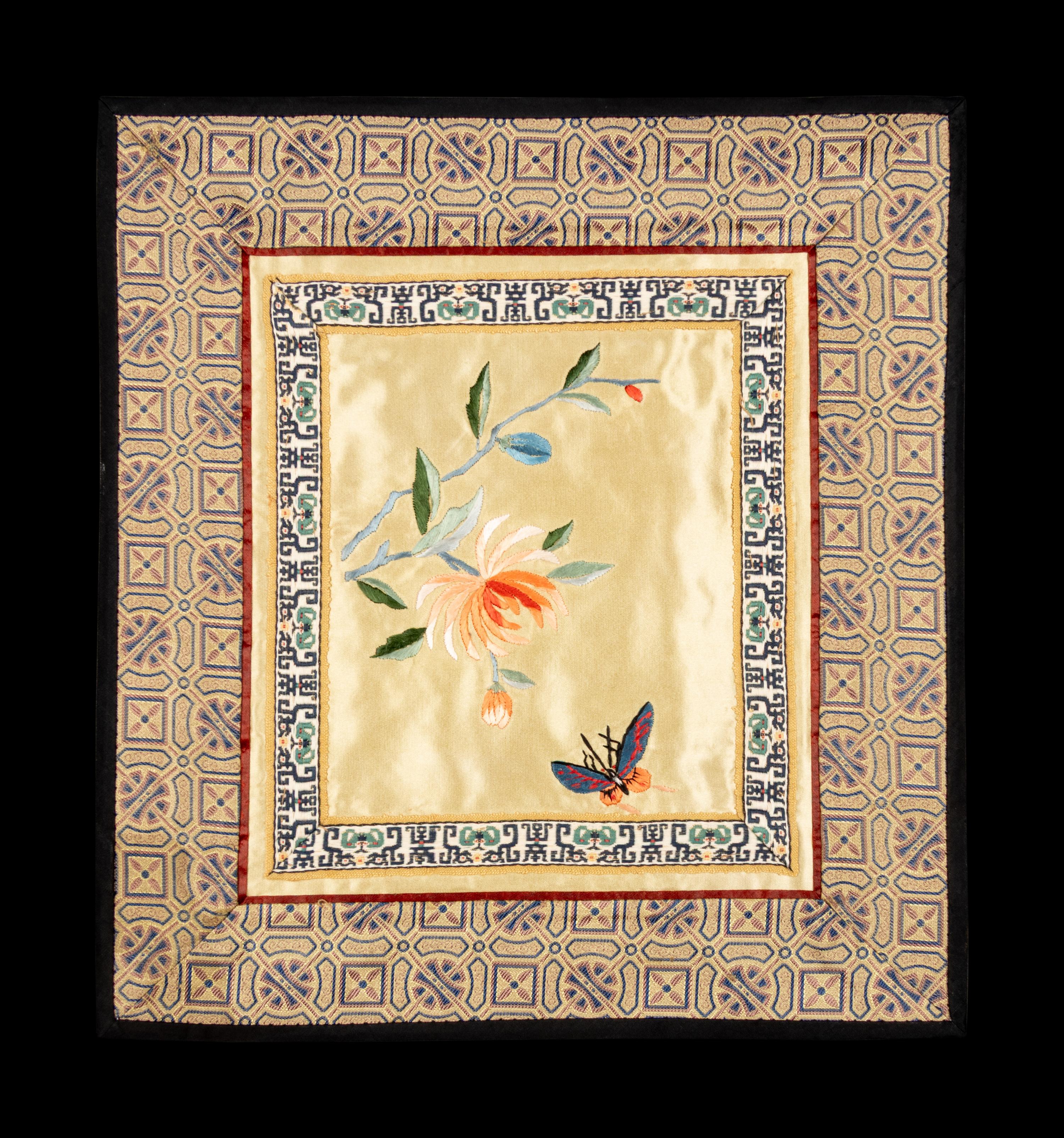 A Collection of 33 Chinese Embroidered Silk Panels 近代 綉片33幅