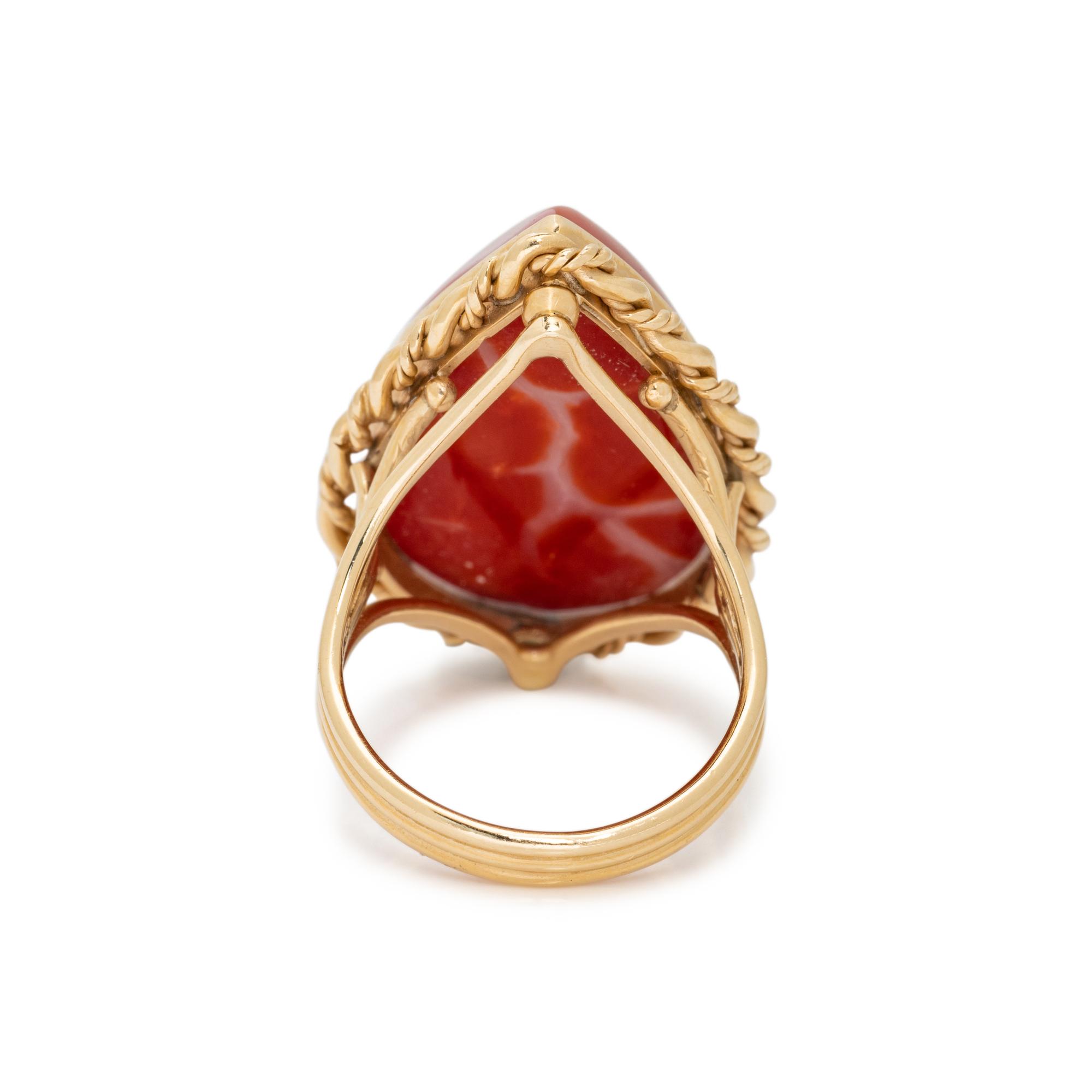 YELLOW GOLD AND CORAL RING