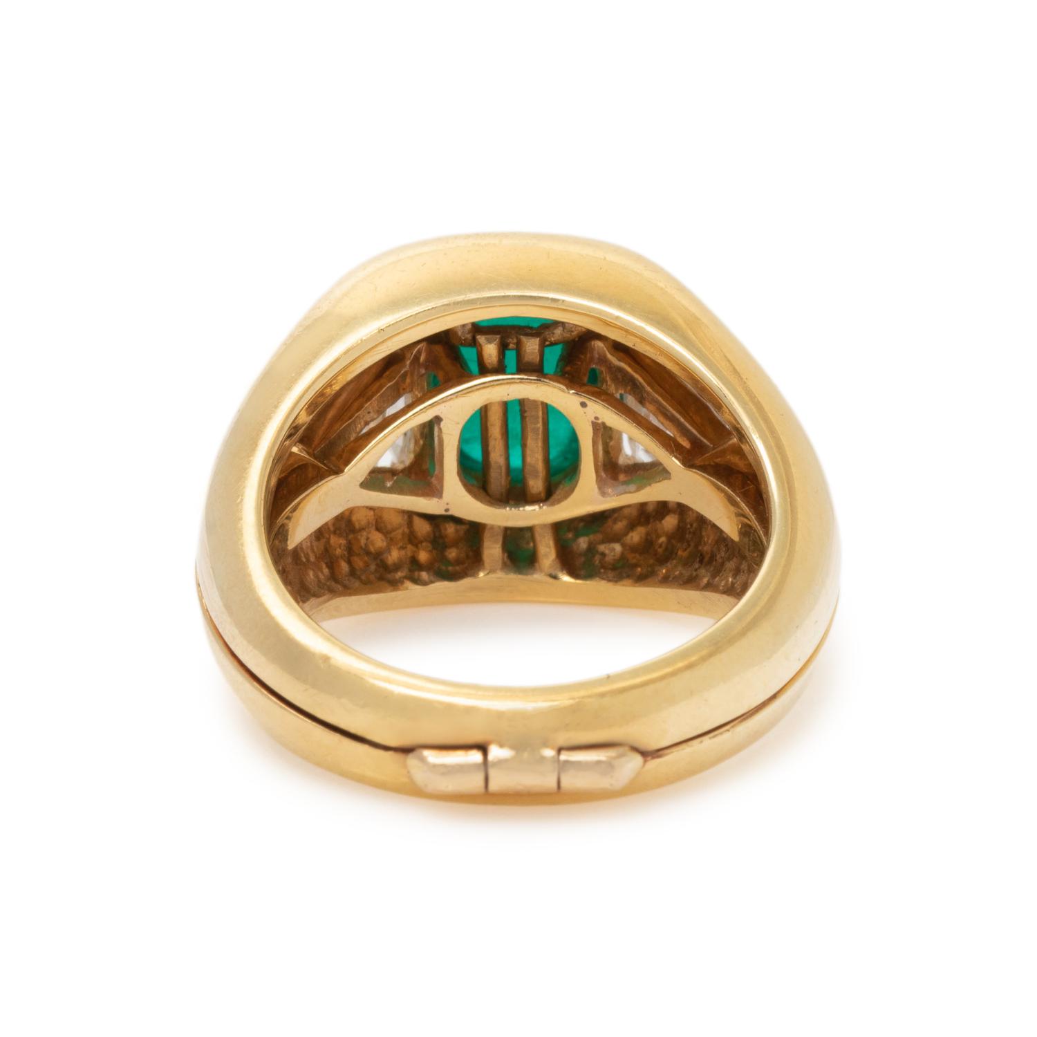 YELLOW GOLD, EMERALD AND DIAMOND RING AND JACKET