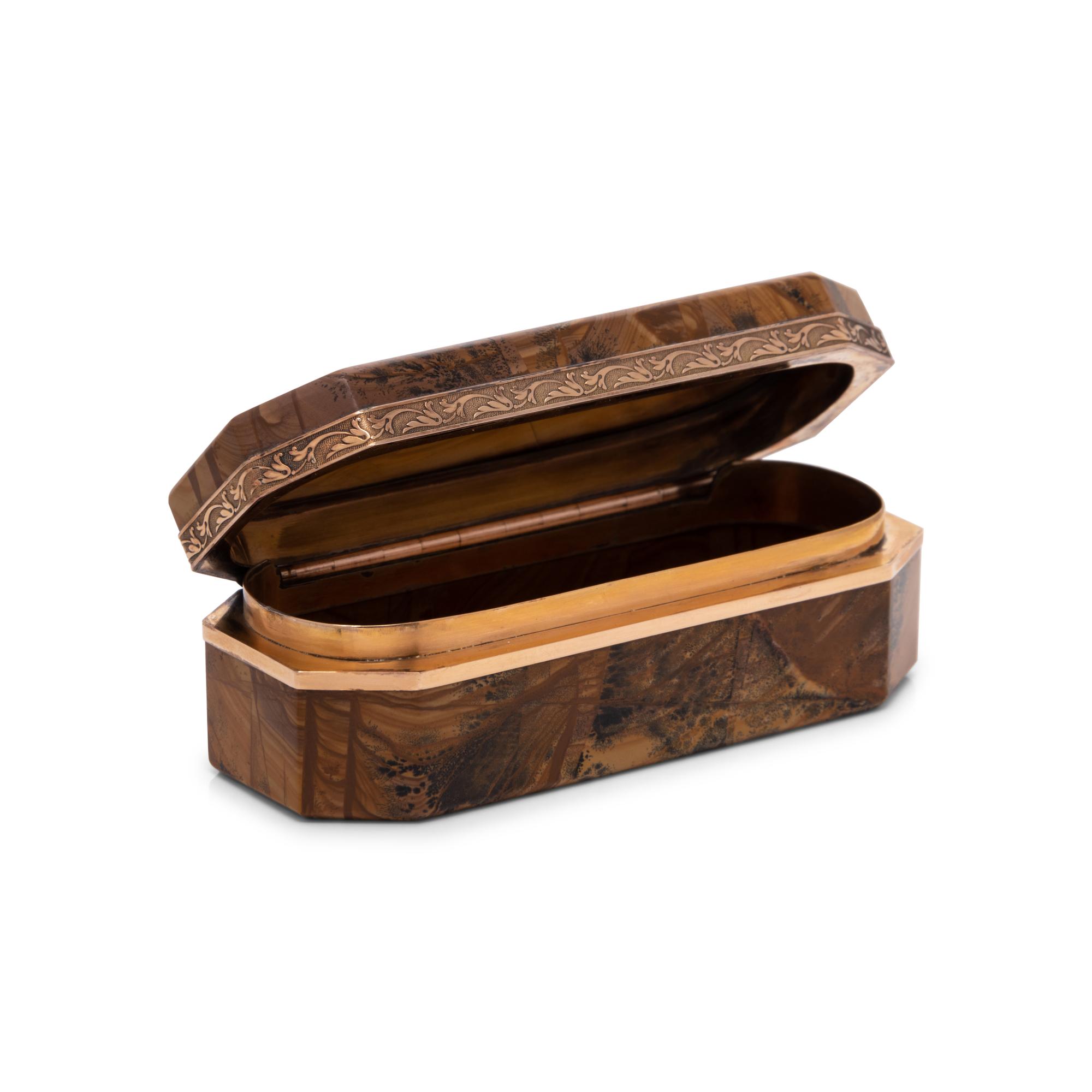 A Gold-Mounted Opaque Agate Snuff Box