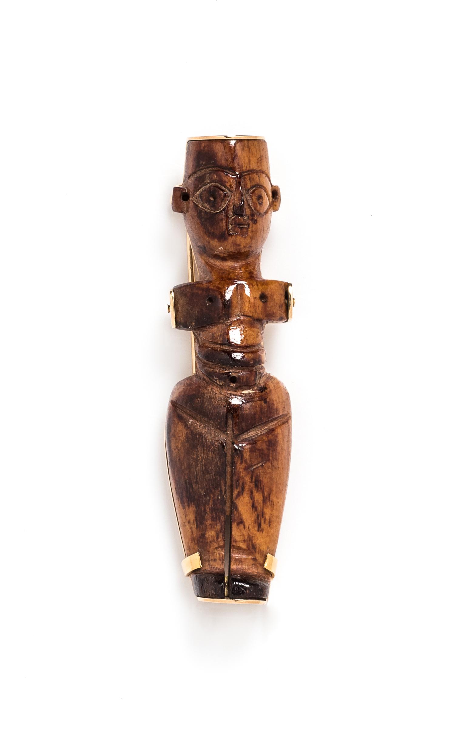 A 14 Karat Yellow Gold and Wood Figural Brooch,