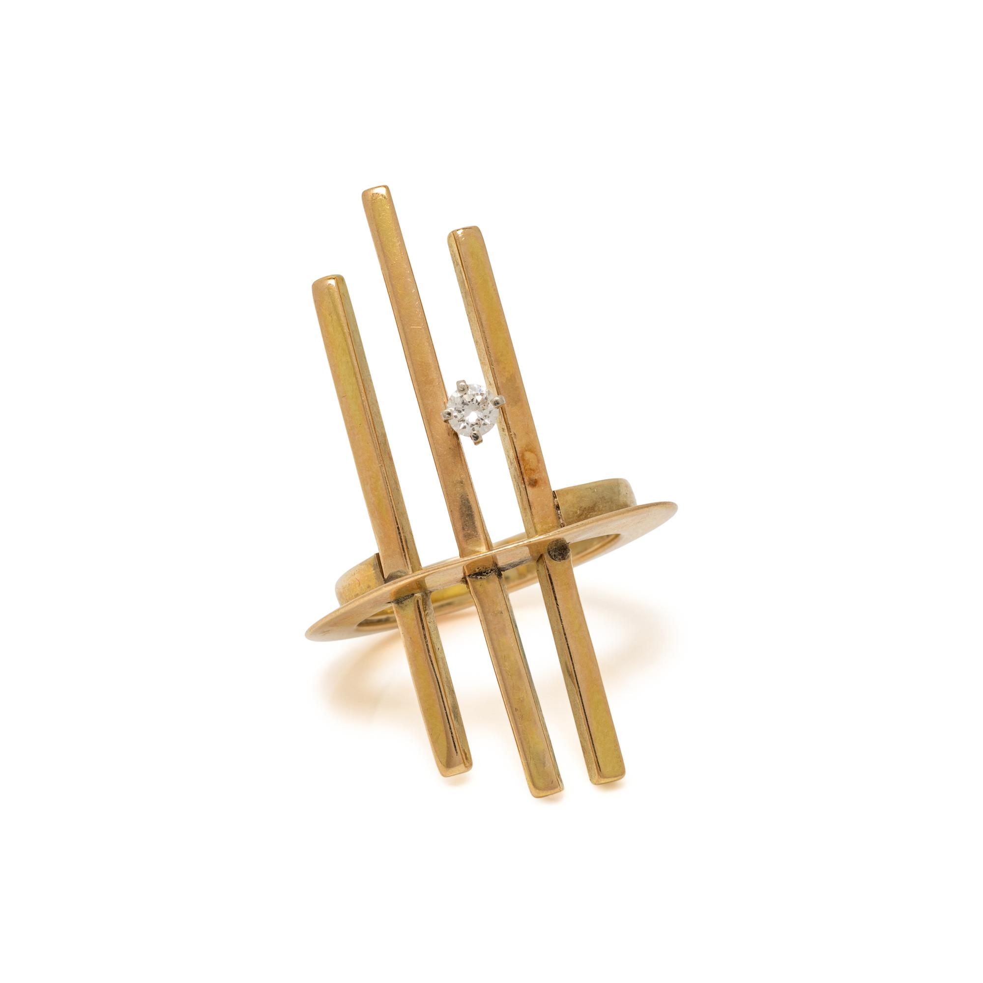 YELLOW GOLD AND DIAMOND RING