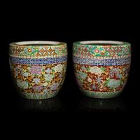 A Pair of Famille Rose Porcelain Jardinières — 粉彩牡丹圖花盆一對
