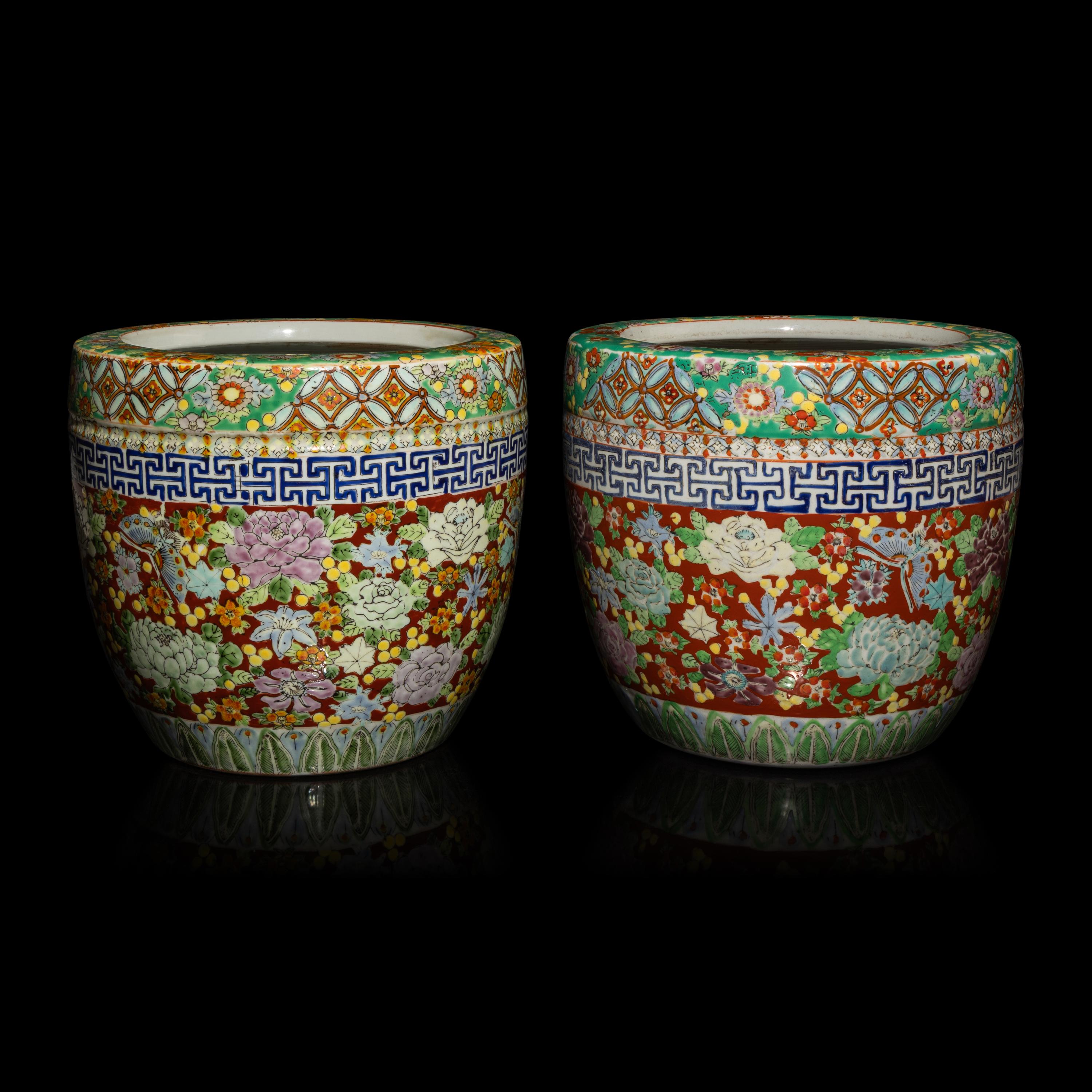 A Pair of Famille Rose Porcelain Jardinières — 粉彩牡丹圖花盆一對