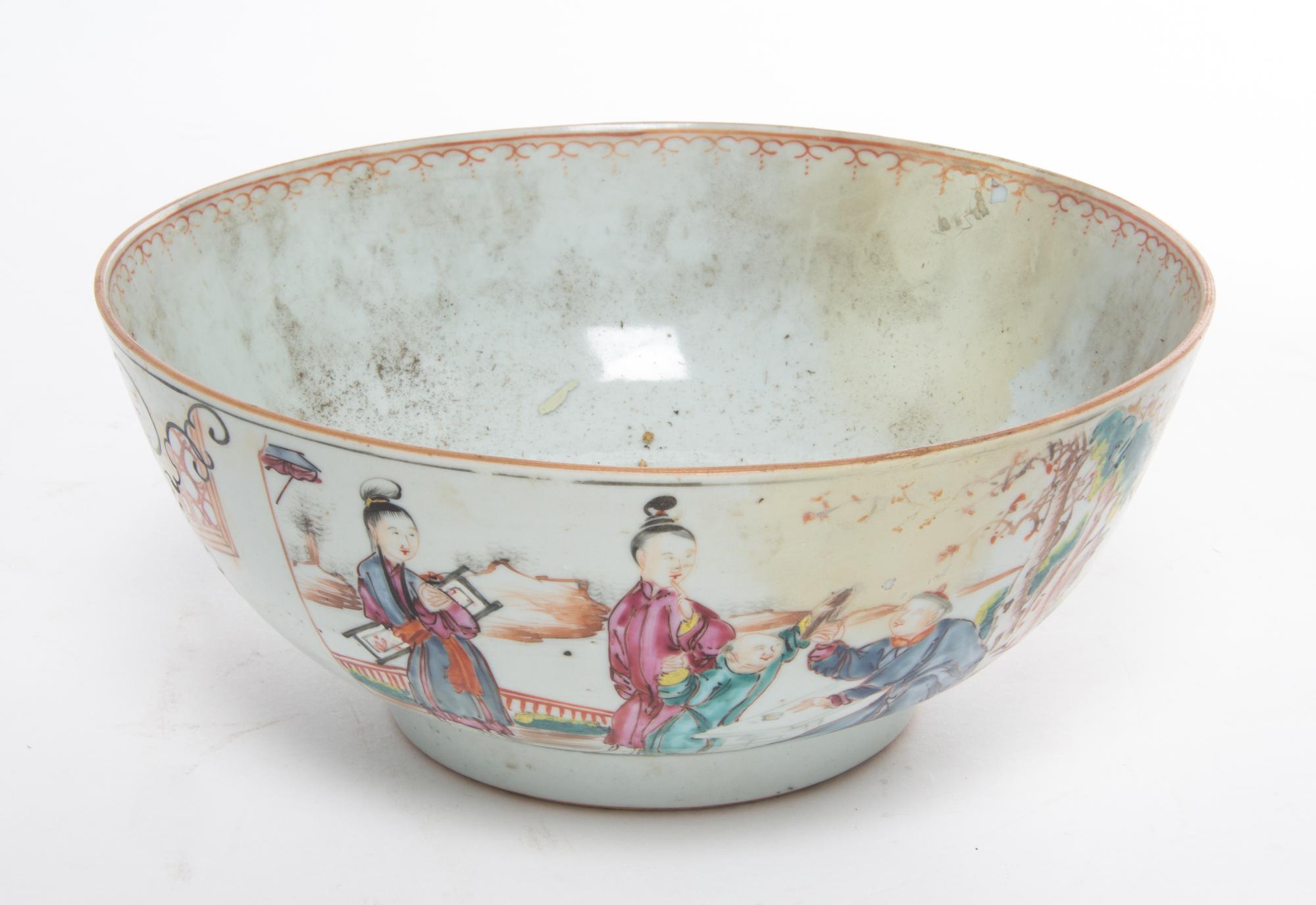 A Chinese Export Porcelain Center Bowl Diameter 9 1/8 inches. — 19TH CENTURY