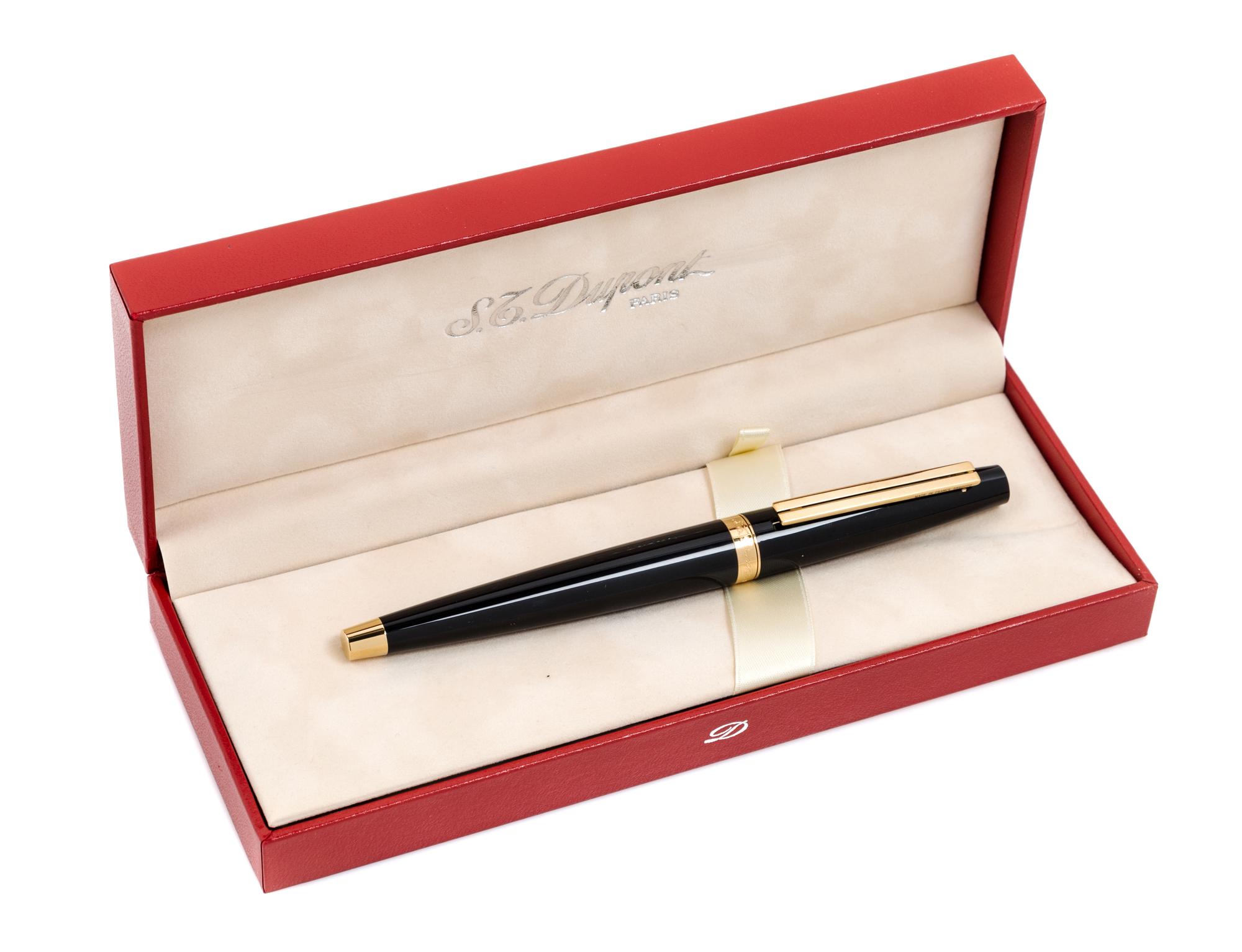 An S.T. Dupont Ellipsis: Composite Noir Fountain Pen