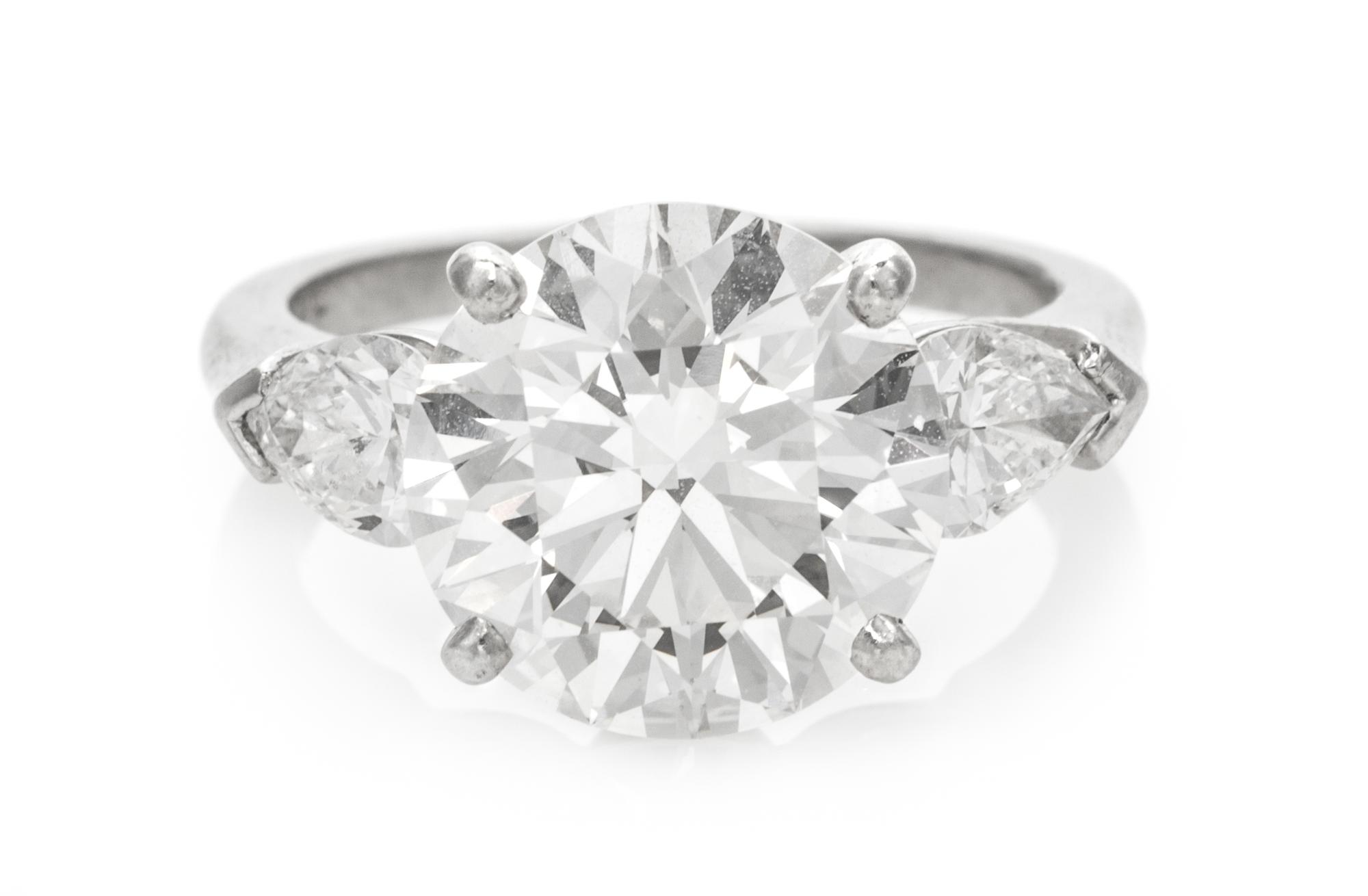 A Platinum and Diamond Ring, Graff, 4.30 dwts.