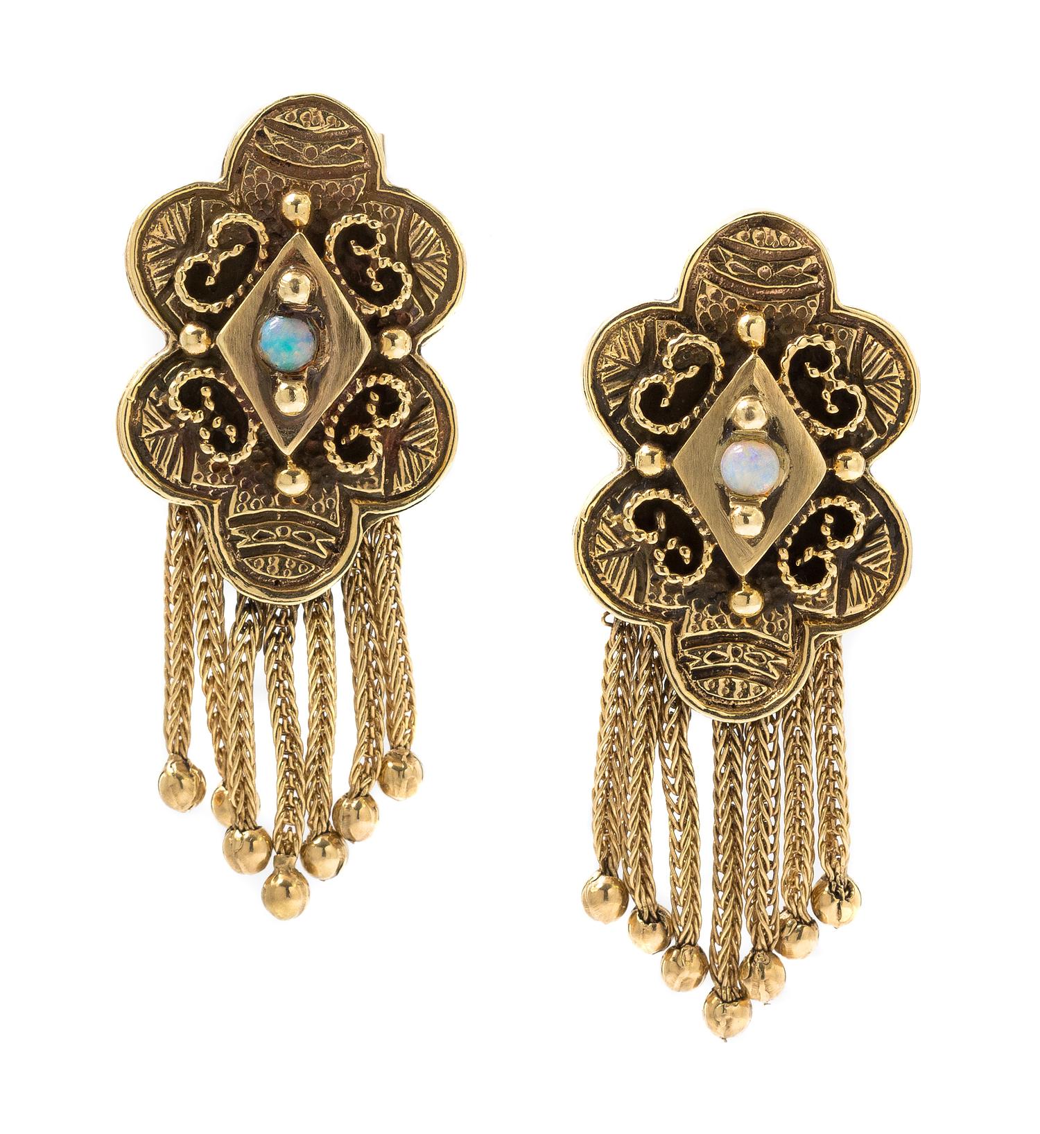 A Yellow Gold, Opal and Enamel Demi Parure, 36.00 dwts.