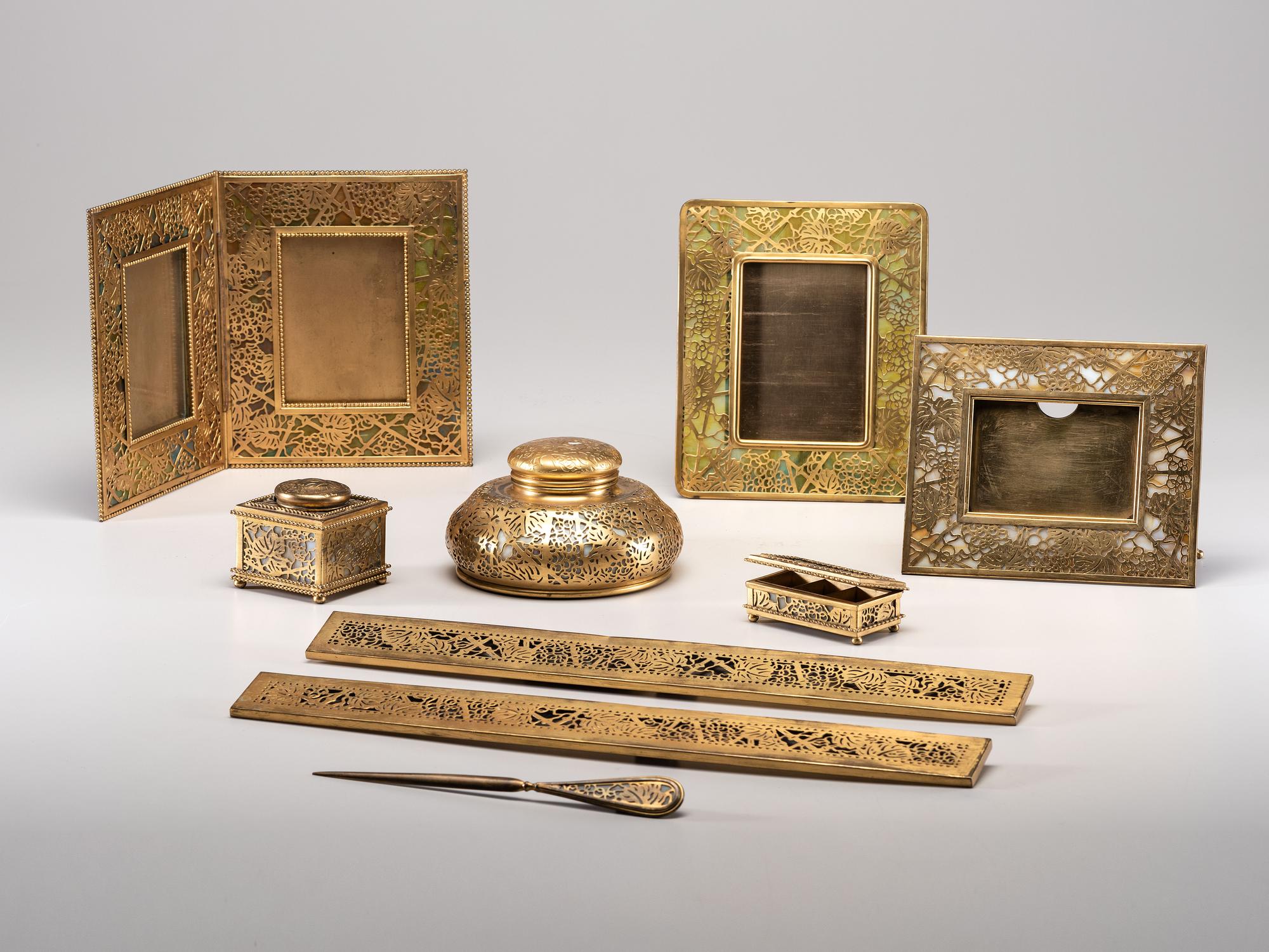 Grapevine Eight-Piece Desk Set