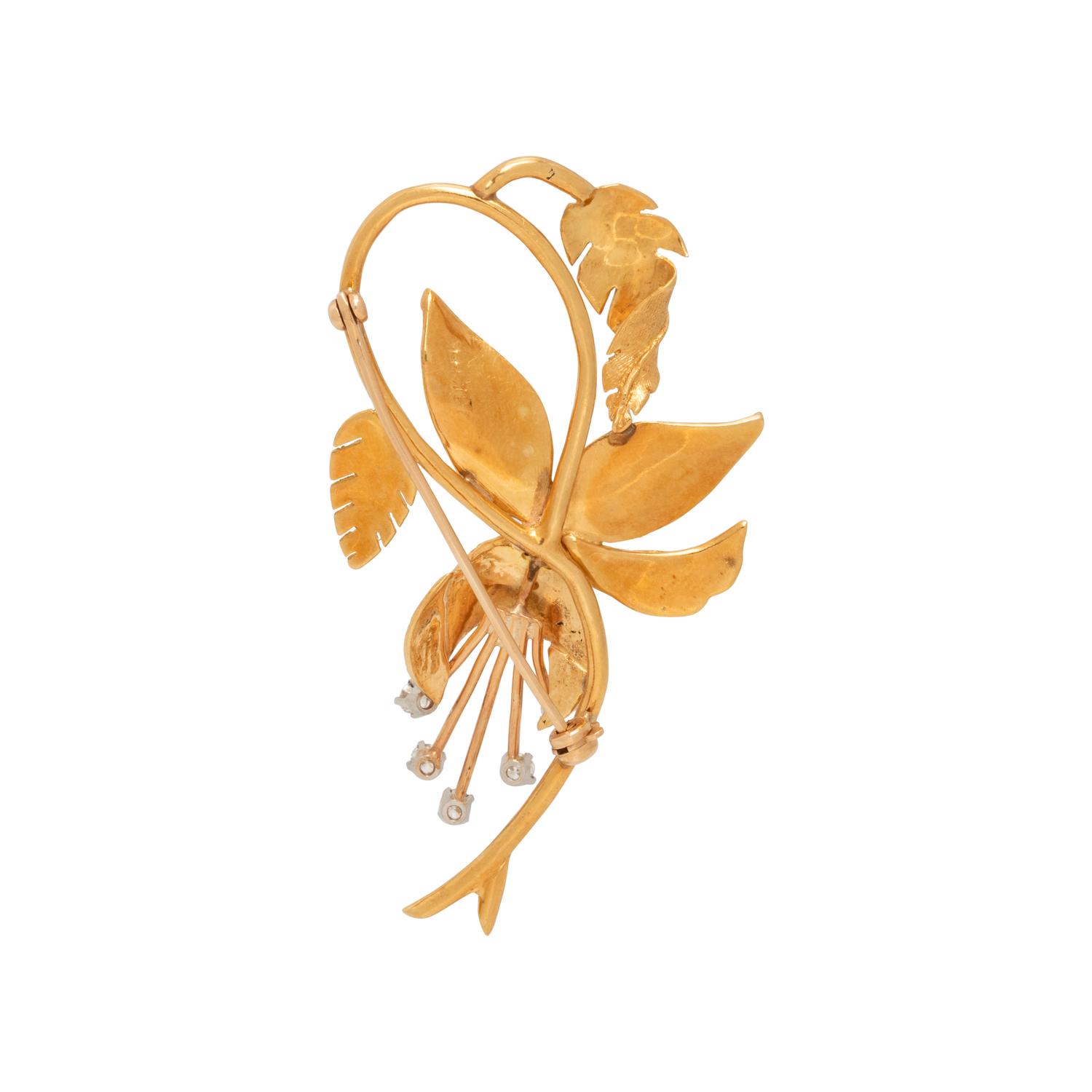 YELLOW GOLD AND DIAMOND FLOWER BROOCH