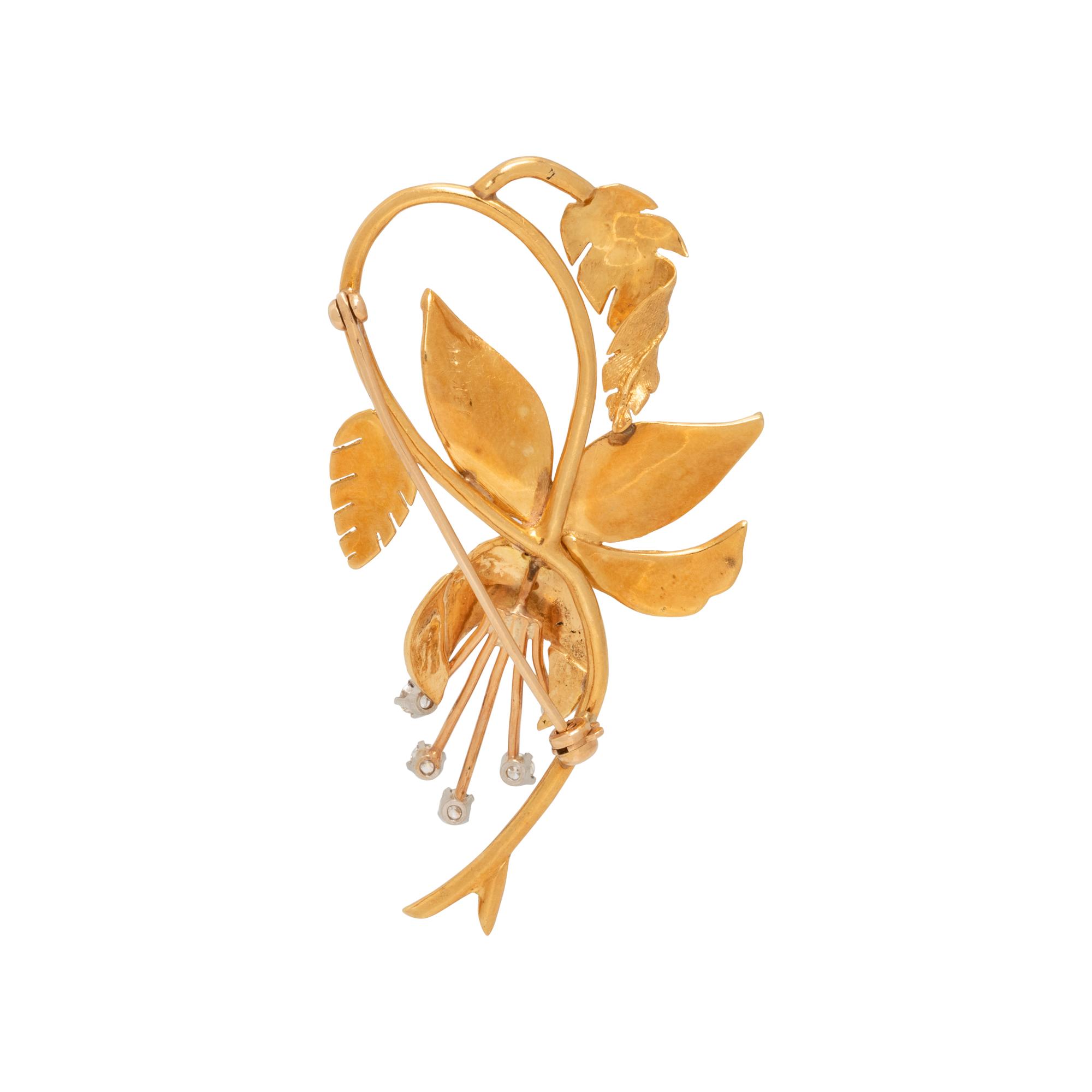 YELLOW GOLD AND DIAMOND FLOWER BROOCH