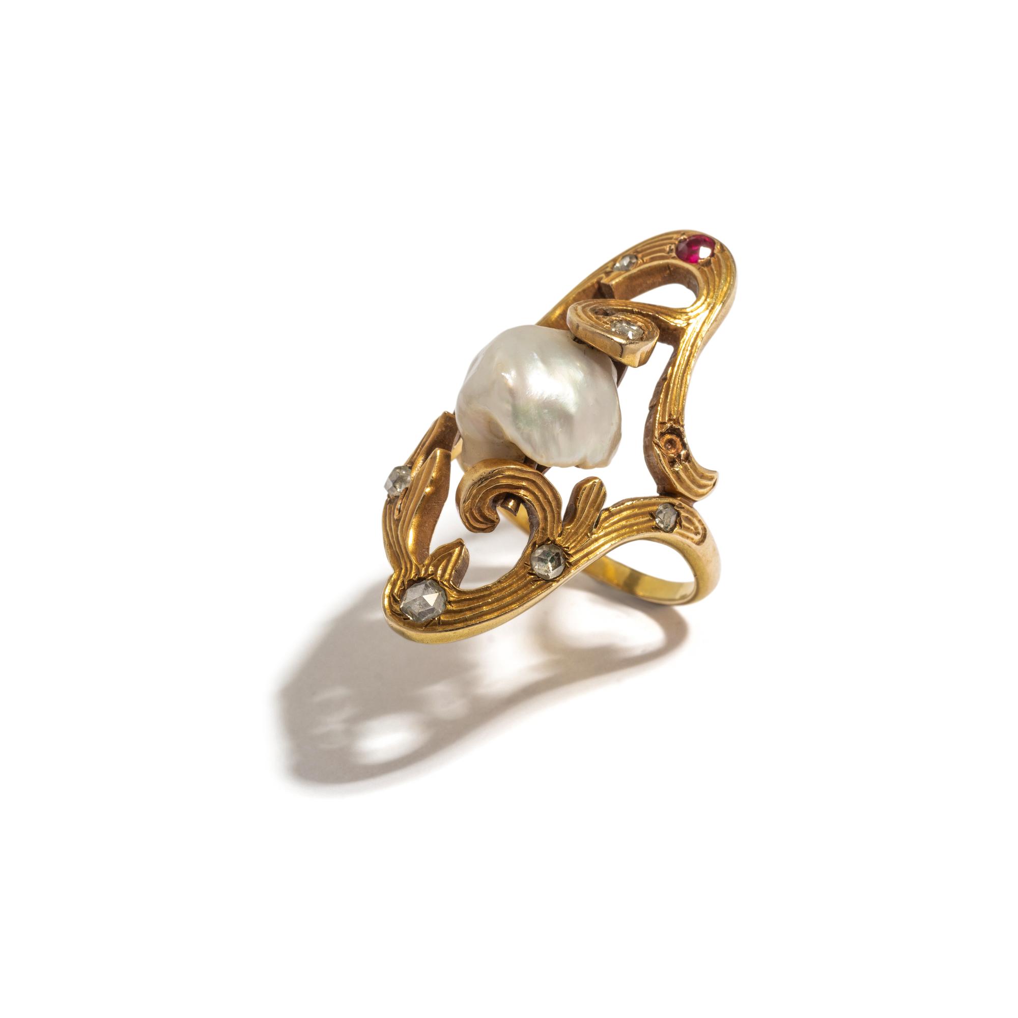 ART NOUVEAU, YELLOW GOLD, FRESHWATER PEARL AND DIAMOND RING