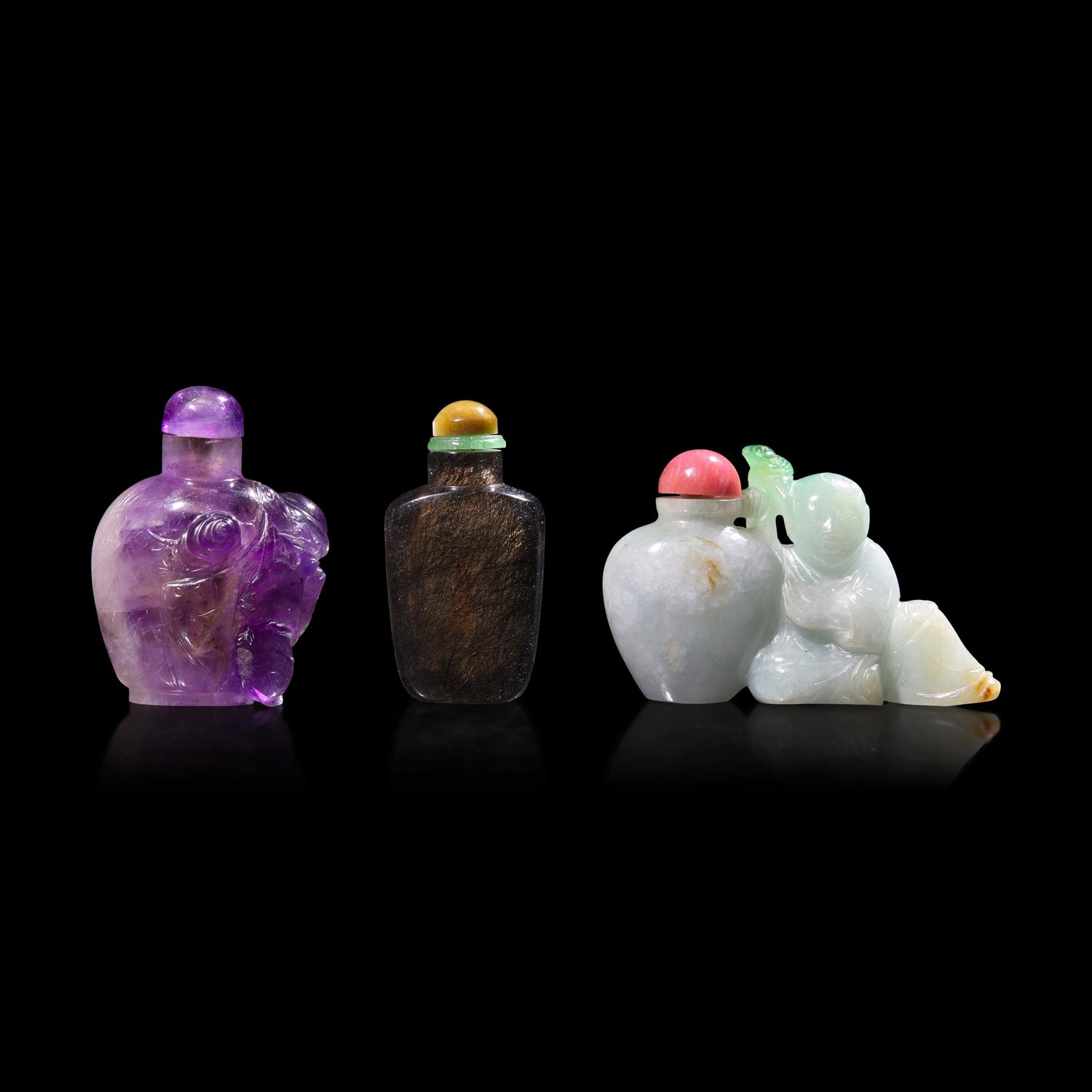 Three Chinese Hardstone Snuff Bottles 近代 翡翠、水晶鼻煙壺三支