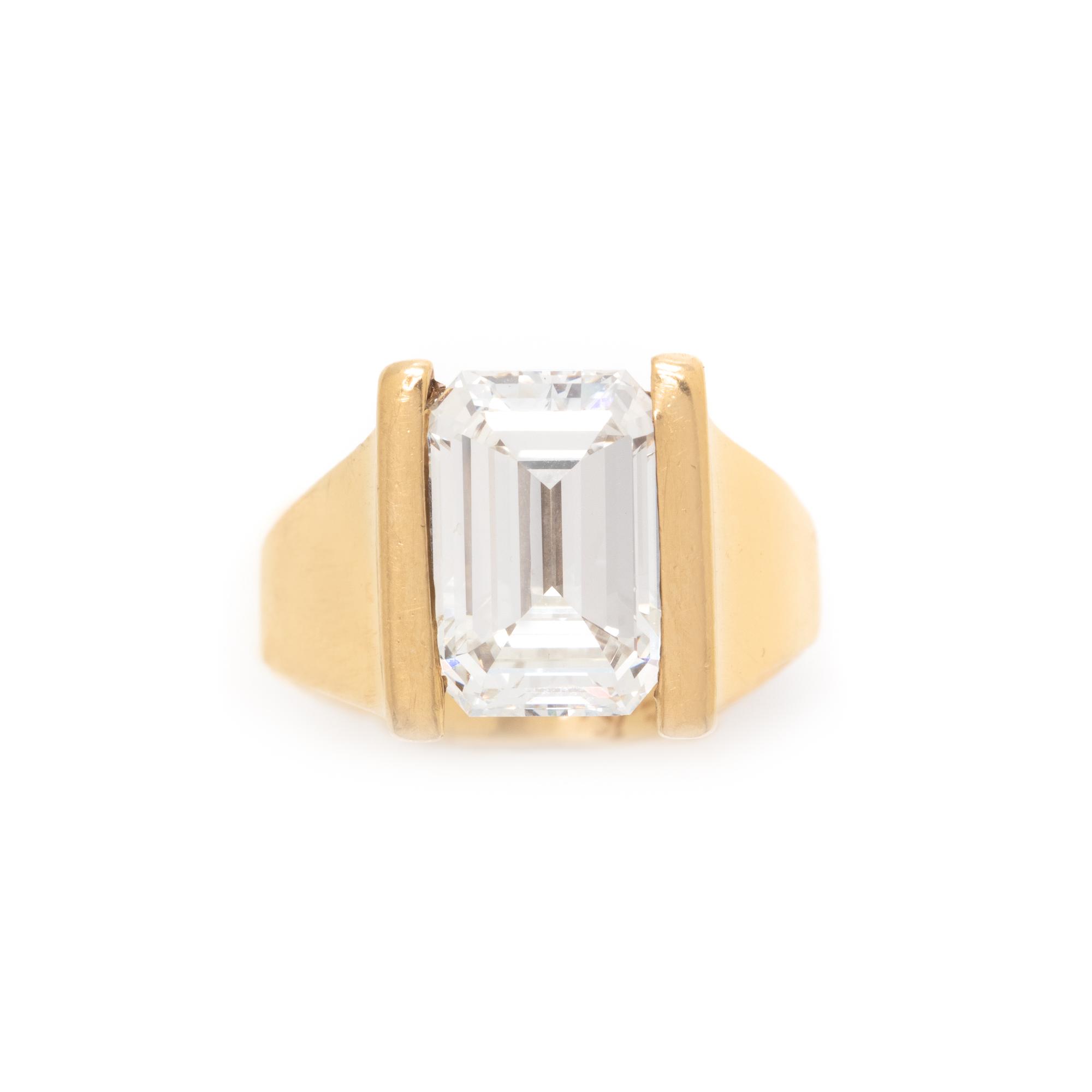 YELLOW GOLD AND DIAMOND RING