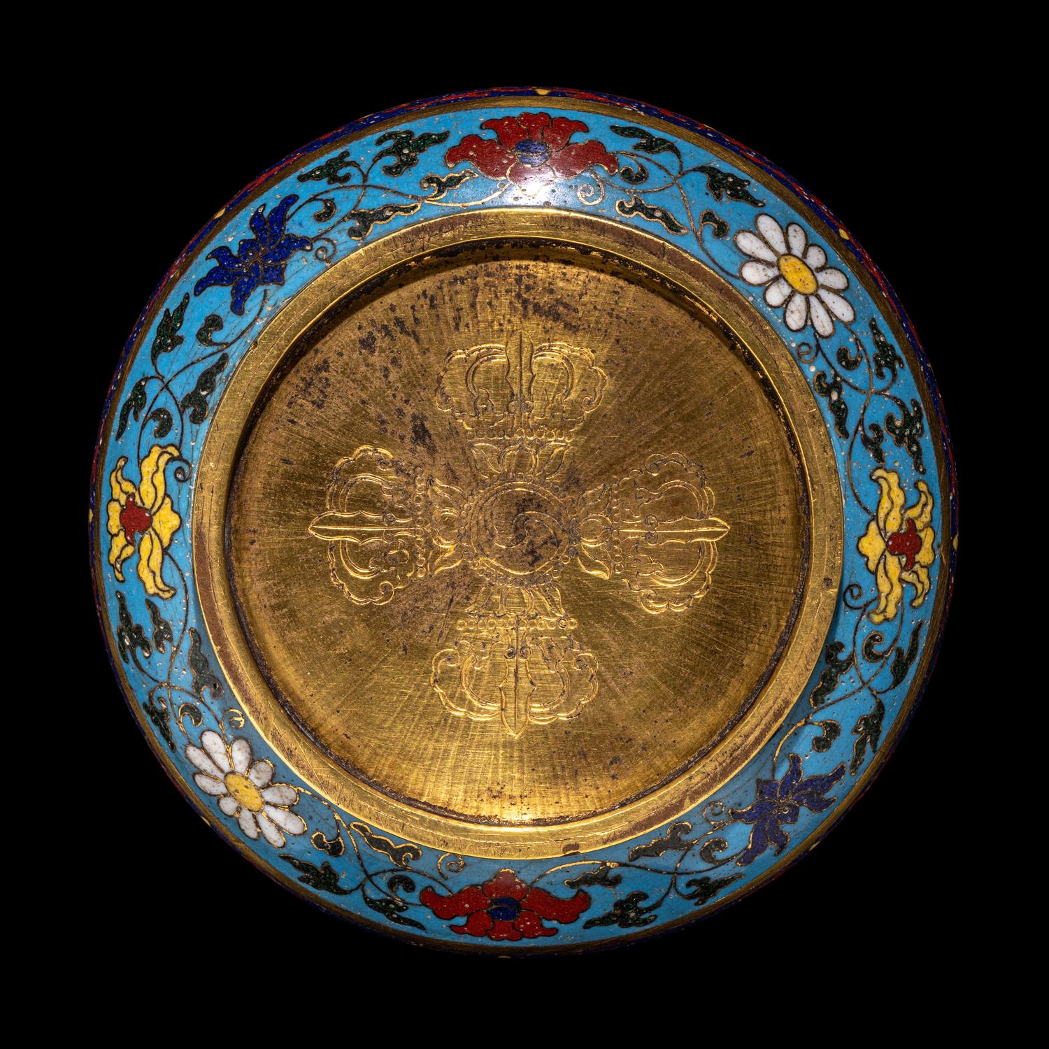 A Chinese Cloisonné Enamel Circular Covered Box