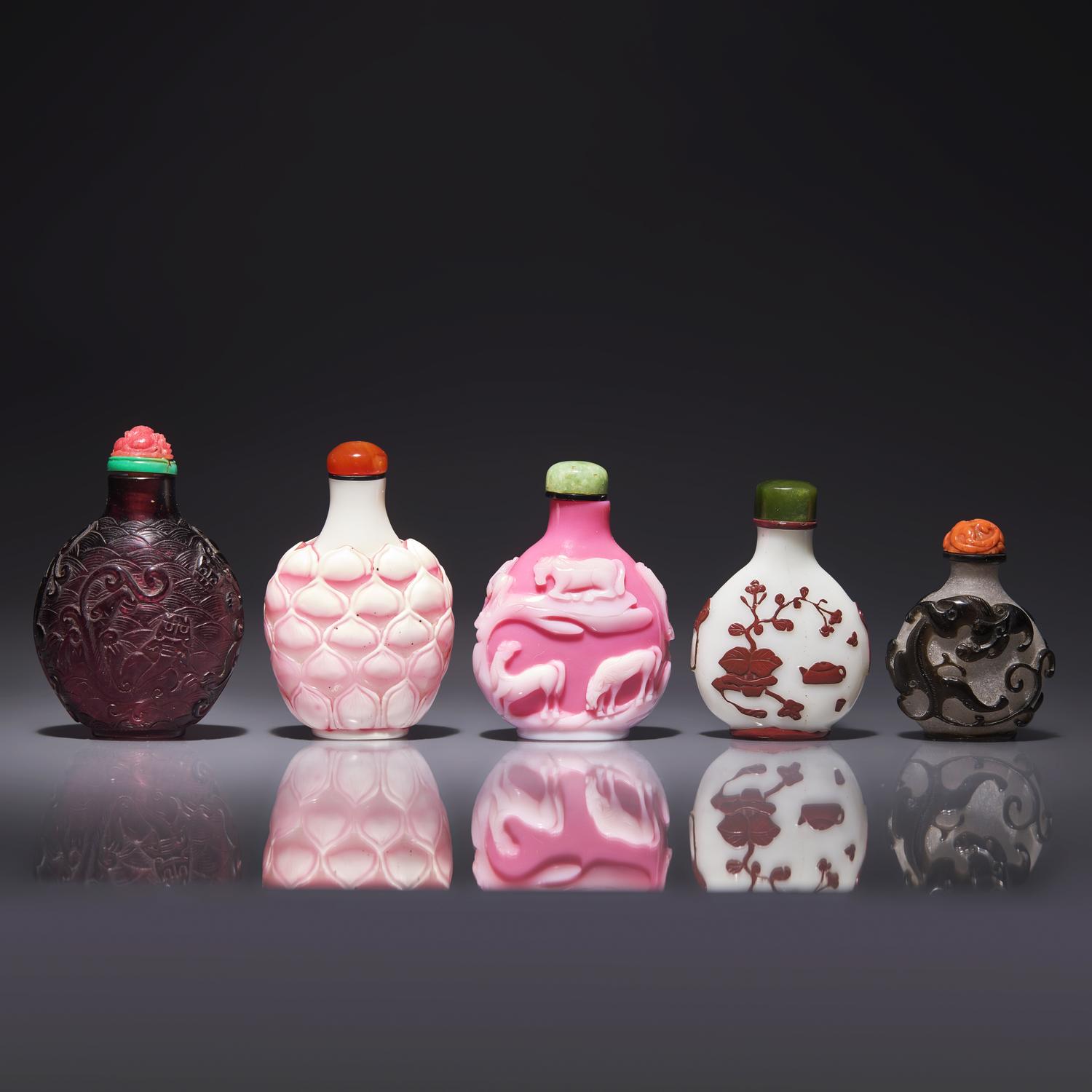 Five Chinese Glass Snuff Bottles 料器鼻烟壺五支
