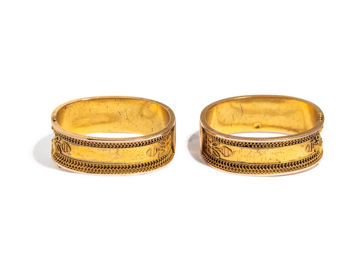 VICTORIAN, PAIR OF YELLOW GOLD BANGLE BRACELETS