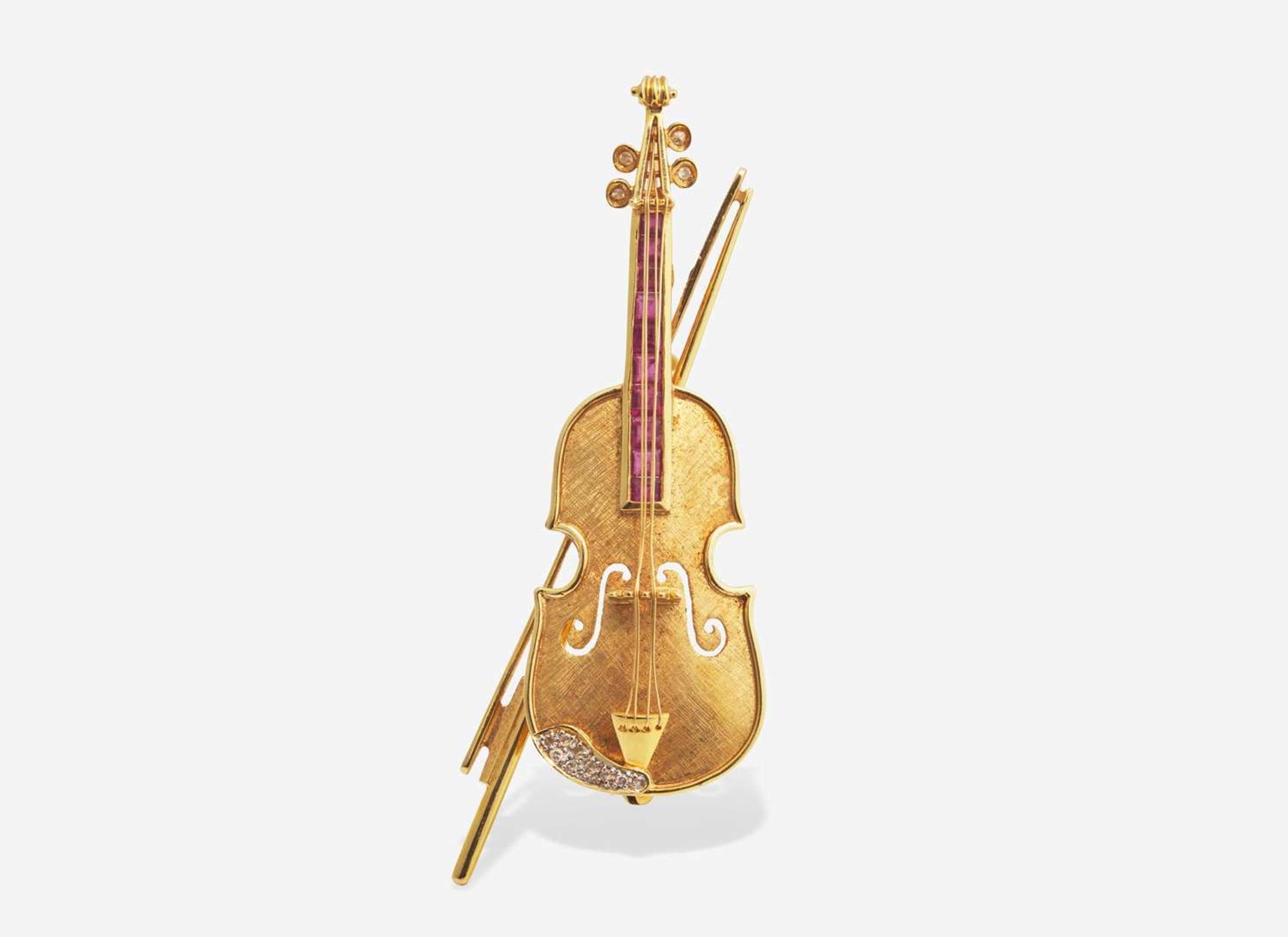 An 18K Yellow Gold and Gemstone Violin Brooch