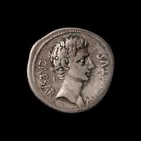 [ANCIENTS] ROMAN EMPIRE. Augustus (c. 27-14 BC). Ar Denarius. (3.2 g, 18mm).
