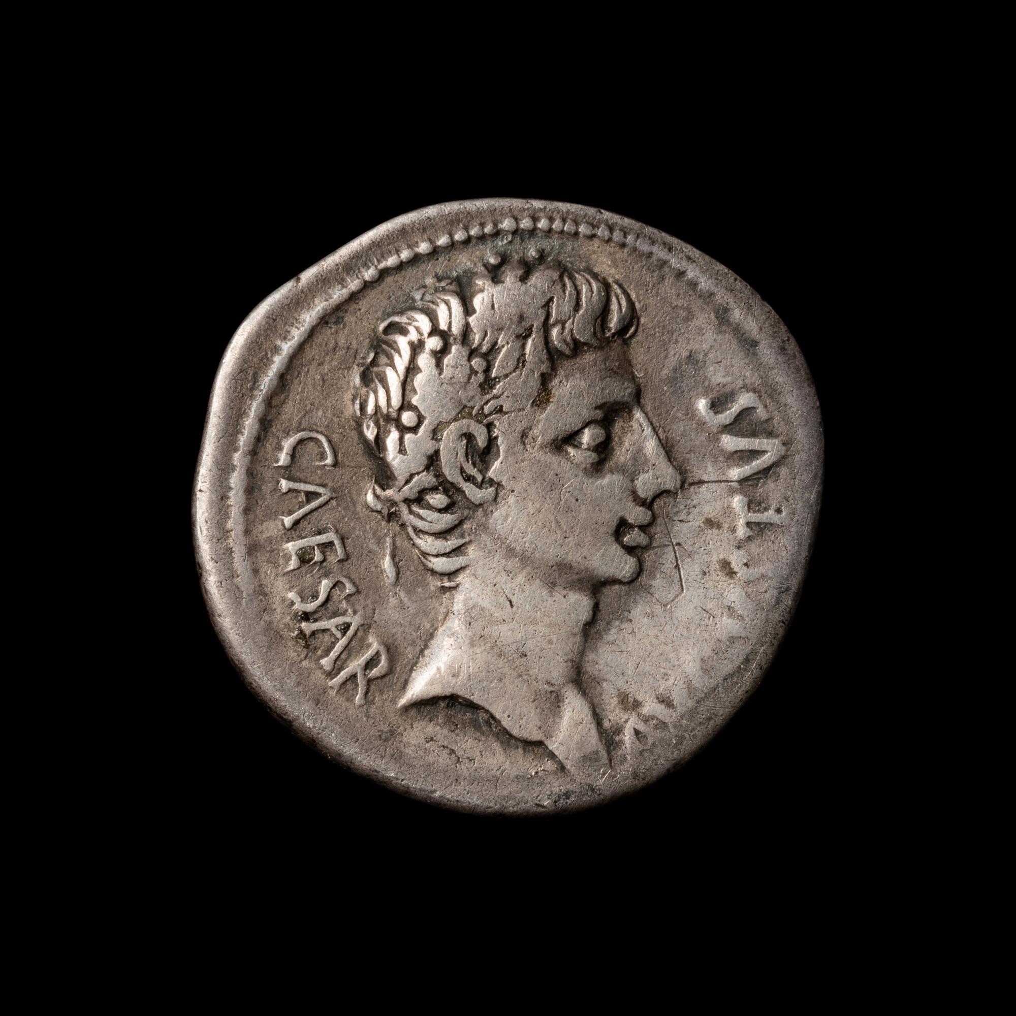 [ANCIENTS] ROMAN EMPIRE. Augustus (c. 27-14 BC). Ar Denarius. (3.2 g, 18mm).