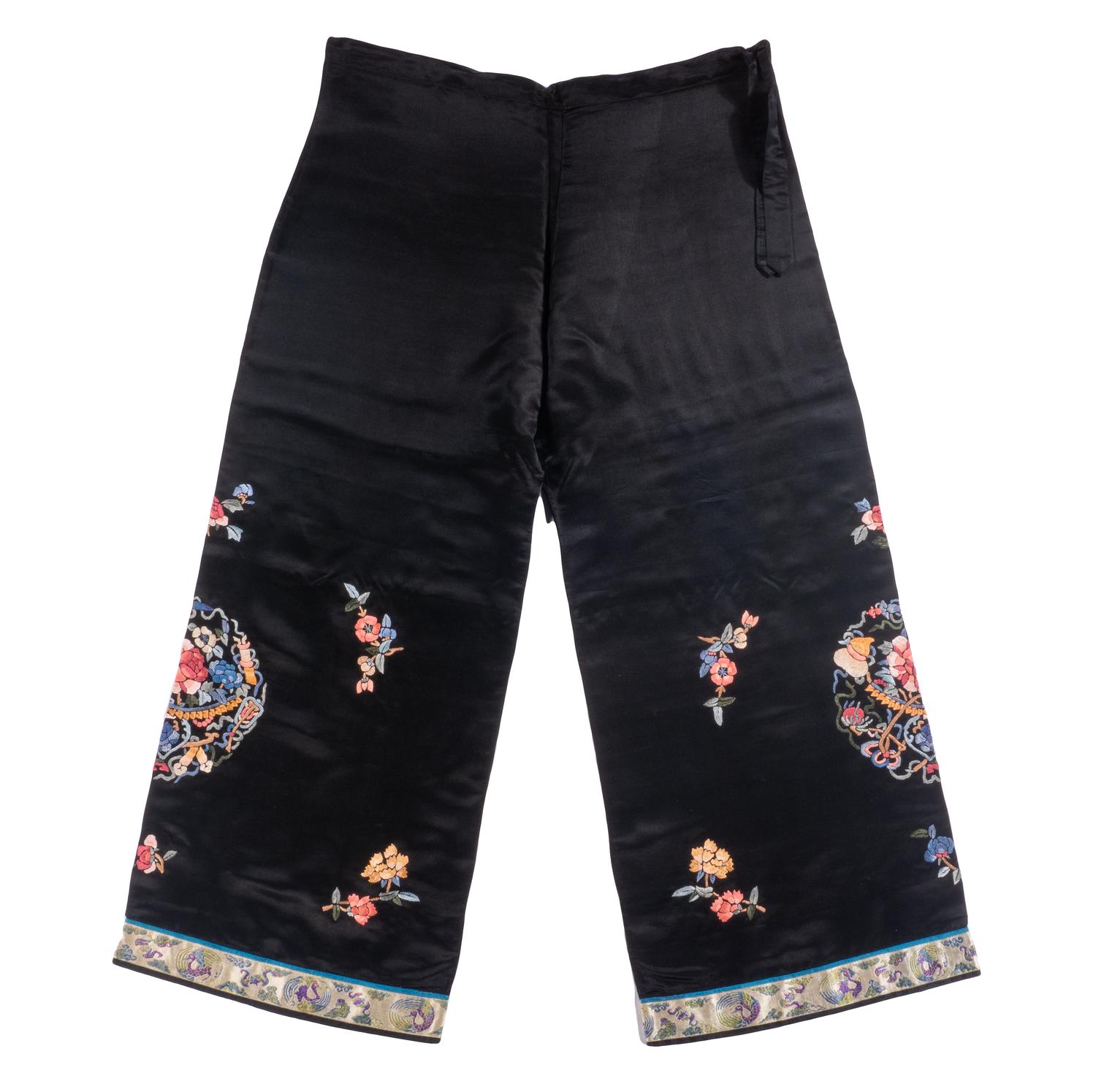 A Chinese Two-Piece Embroidered Silk Ensemble
