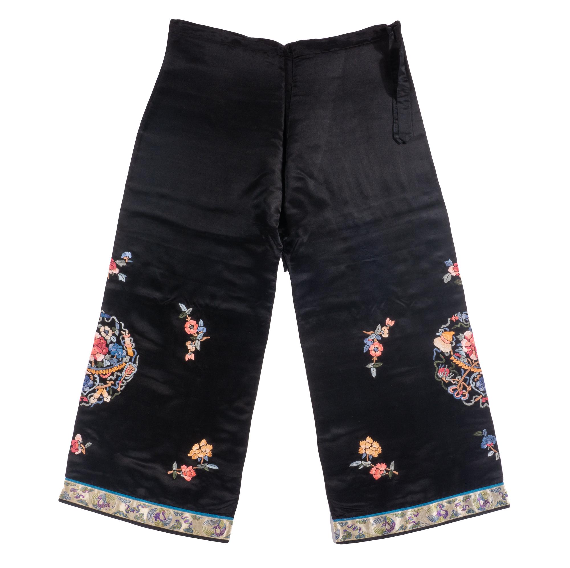 A Chinese Two-Piece Embroidered Silk Ensemble