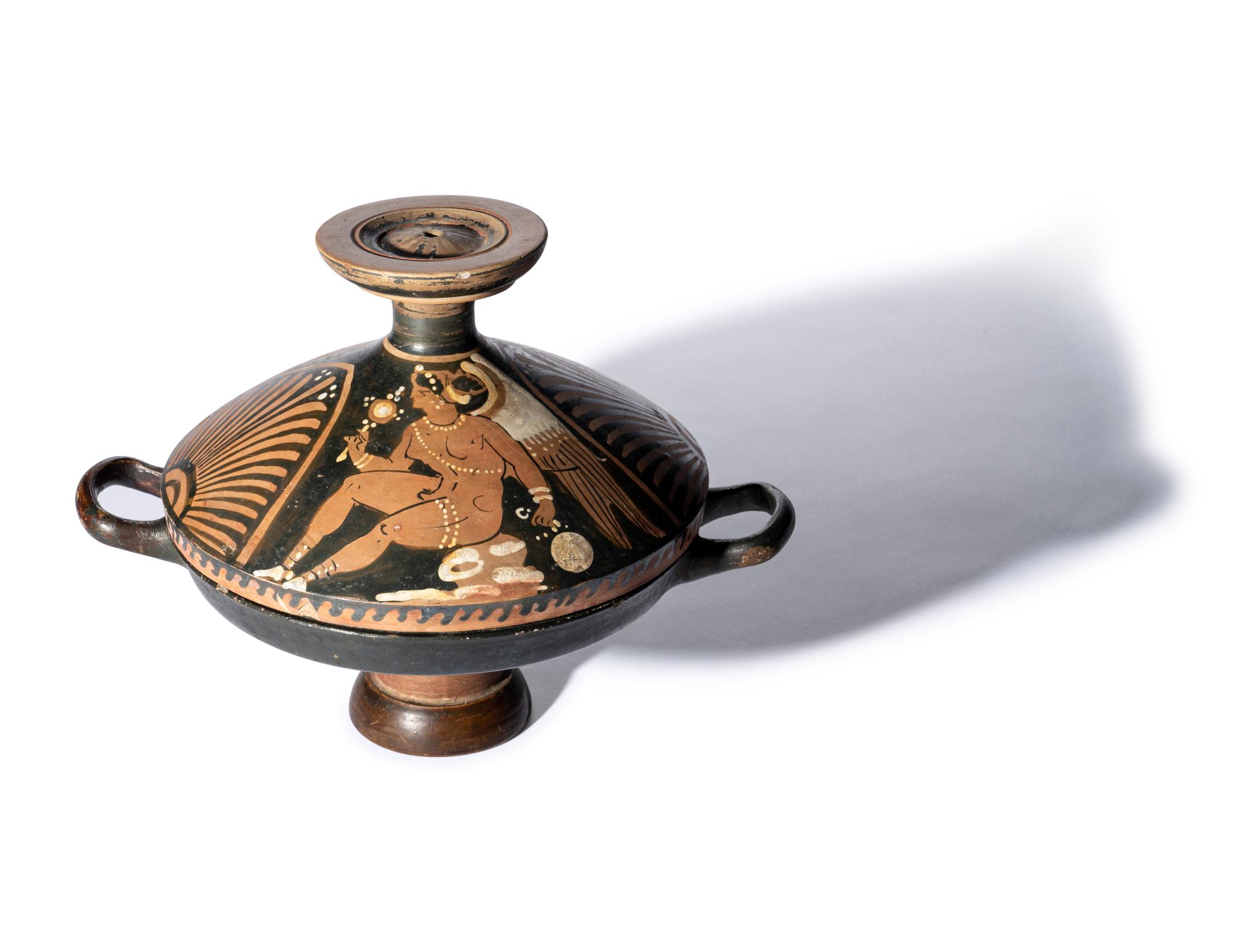 An Apulian Red-Figured Lekanis