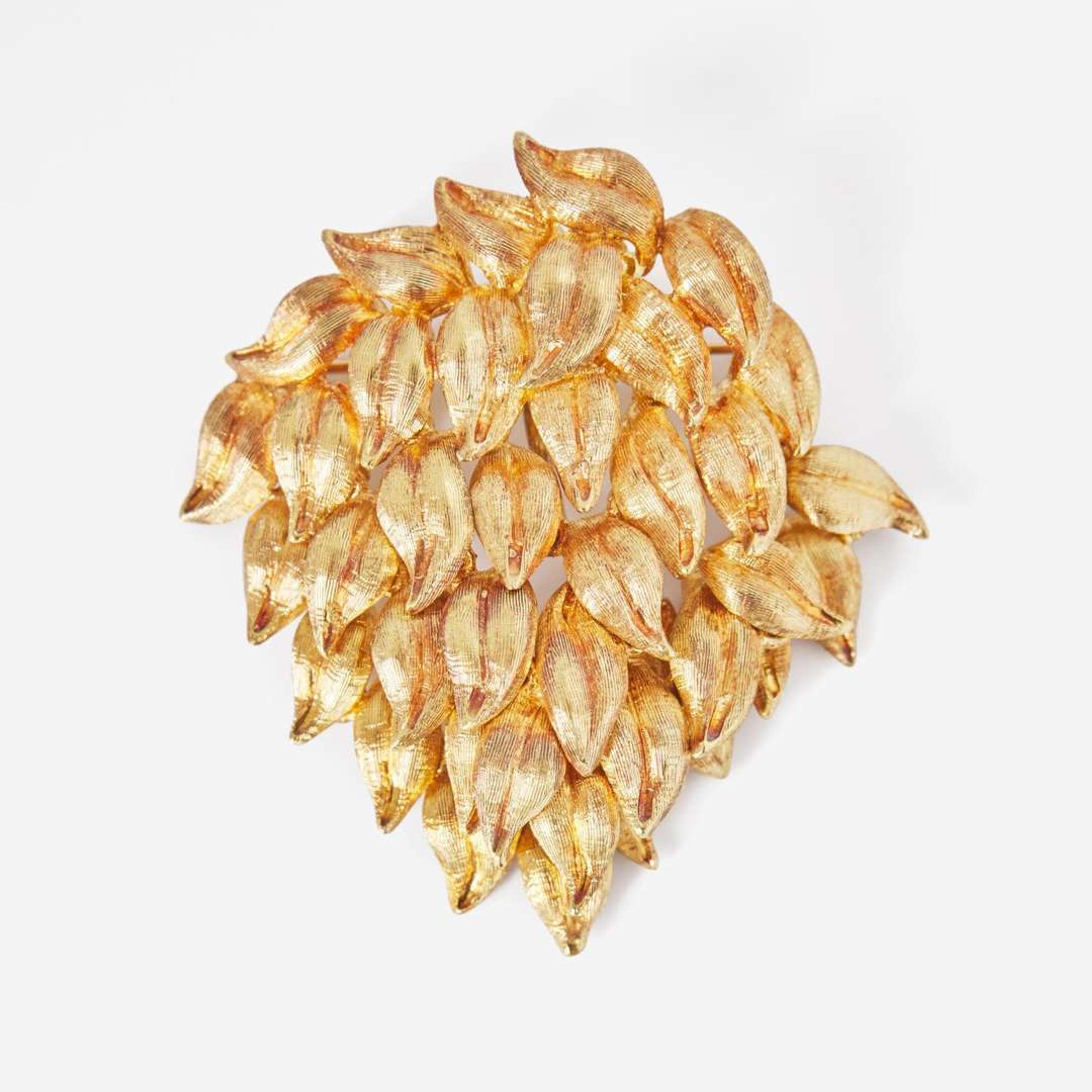 An 18K Yellow Gold Cellini Brooch