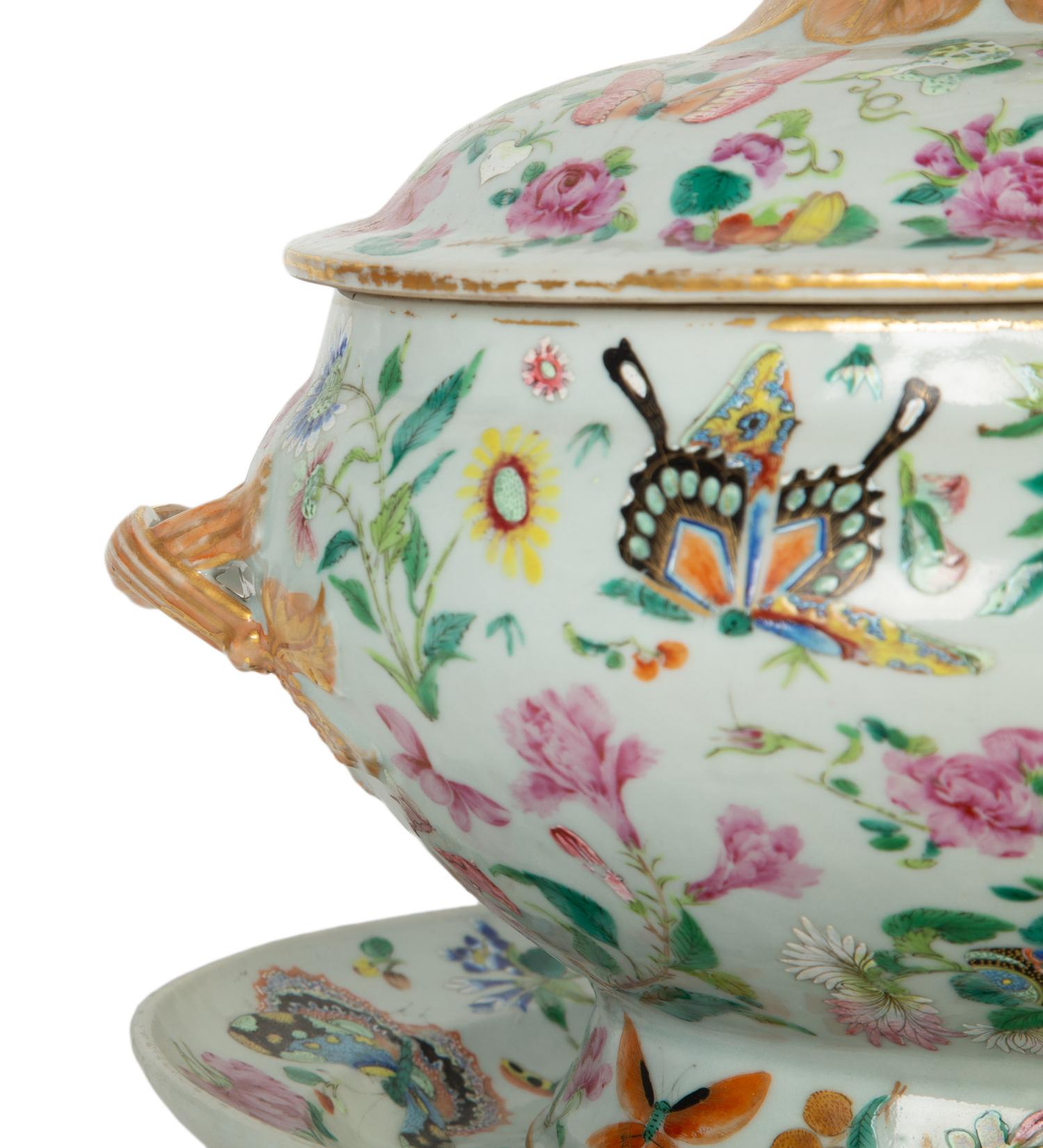 A Chinese Export Famille Rose Porcelain Covered Tureen and Underplate — 19th/20th Century
