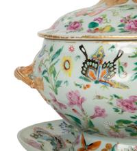 A Chinese Export Famille Rose Porcelain Covered Tureen and Underplate — 19th/20th Century