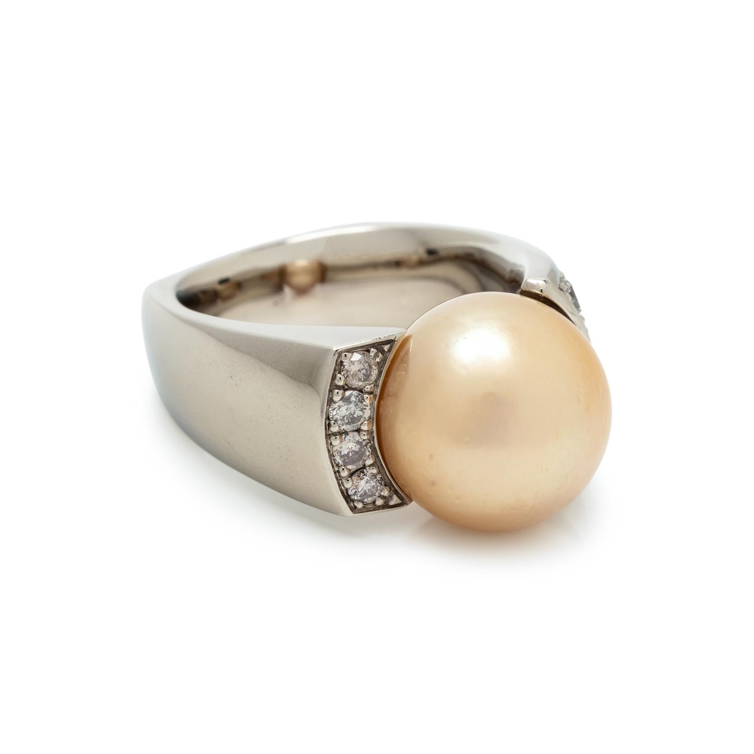 CULTURED GOLDEN SOUTH SEA PEARL AND DIAMOND RING