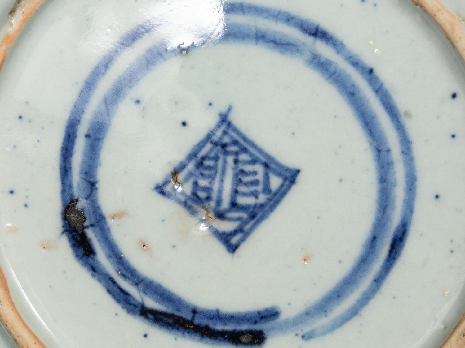 11 Chinese and Japanese Blue and White Articles