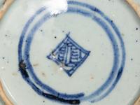 11 Chinese and Japanese Blue and White Articles