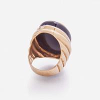 A 14K Yellow Gold, Black Onyx, and Mother of Pearl Cameo Ring