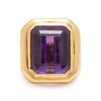 AMETHYST AND YELLOW GOLD RING