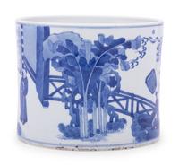 A Chinese Blue and White Porcelain Brushpot, Bitong
