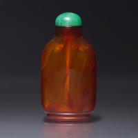 A Chinese Striated Amber Snuff Bottle, Qing Dynasty, Early 19th Century — 清中期 琥珀天然紋鼻煙壺