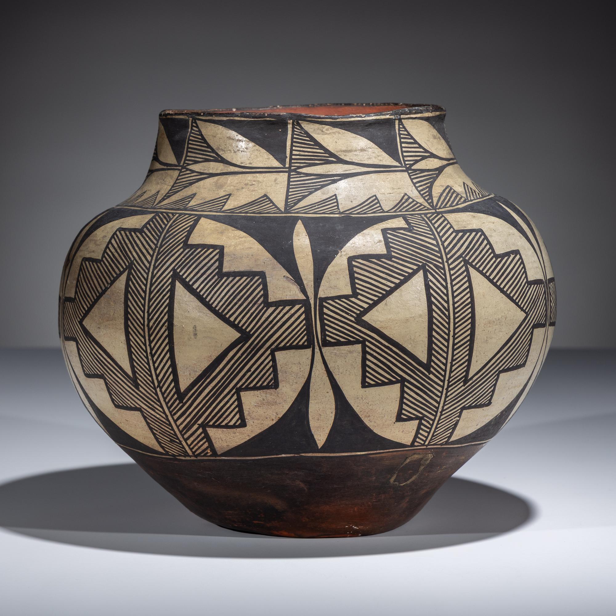 Acoma Fine Line Pottery Jar