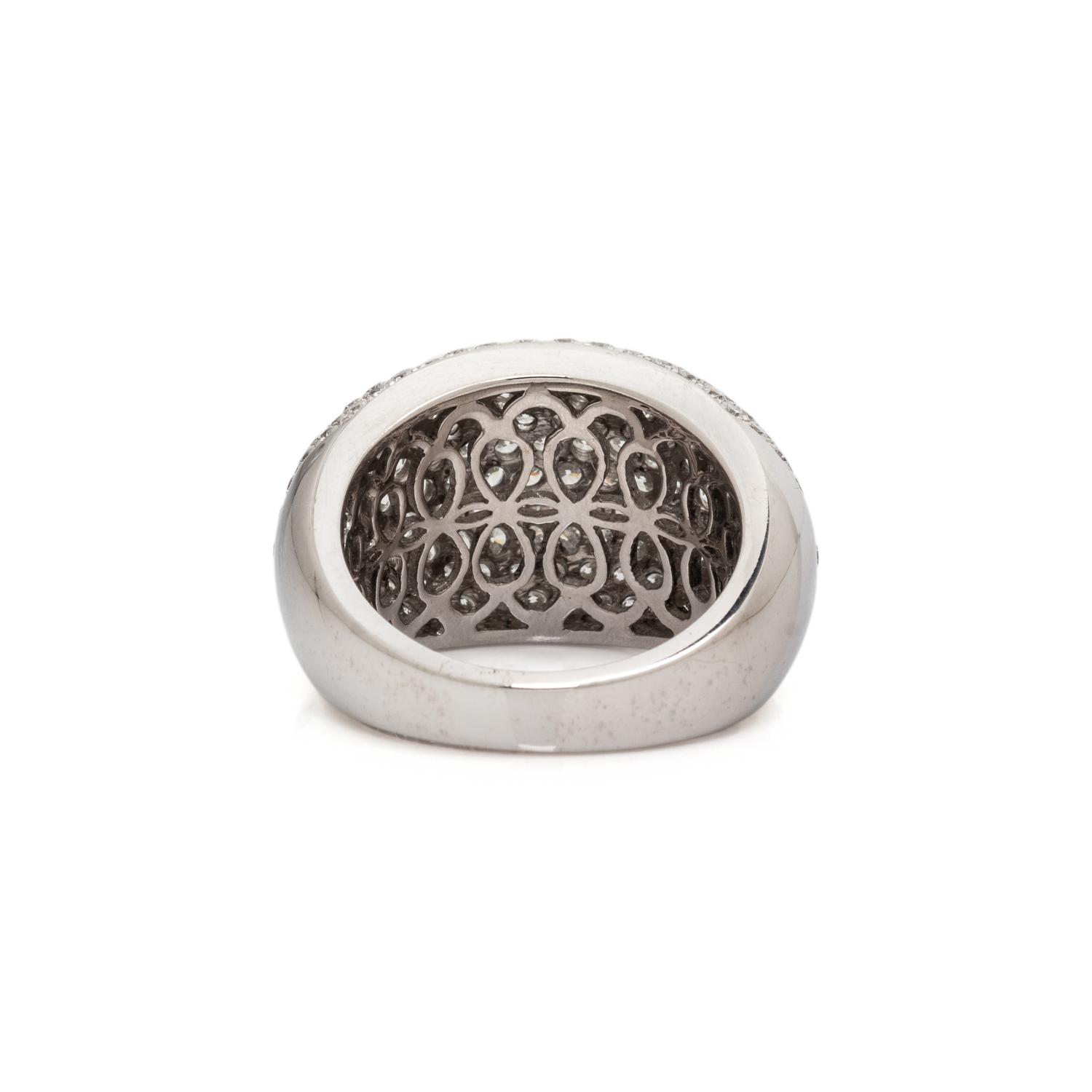 WHITE GOLD AND DIAMOND BOMBÉ RING