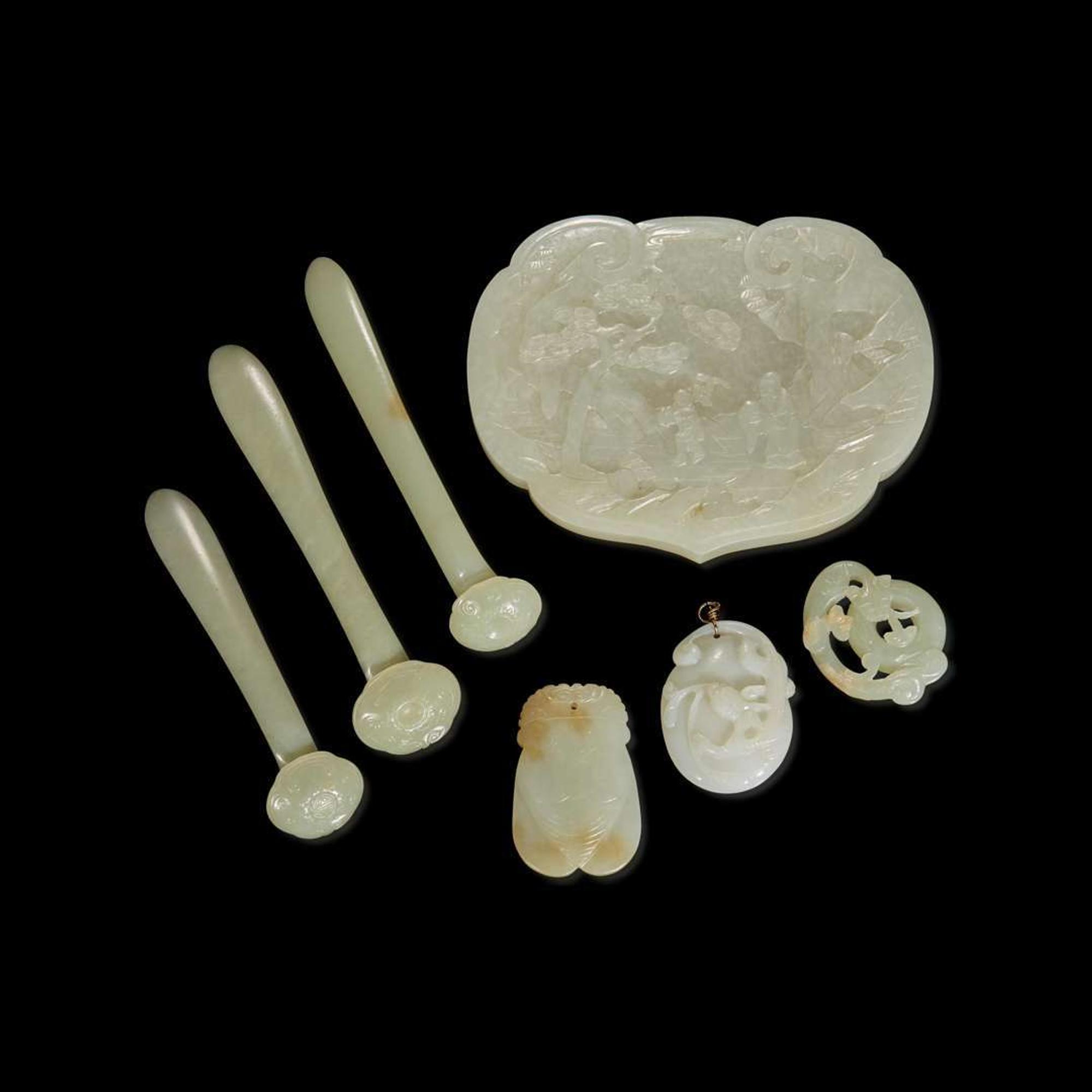 A group of seven Chinese jade items 玉飾七件