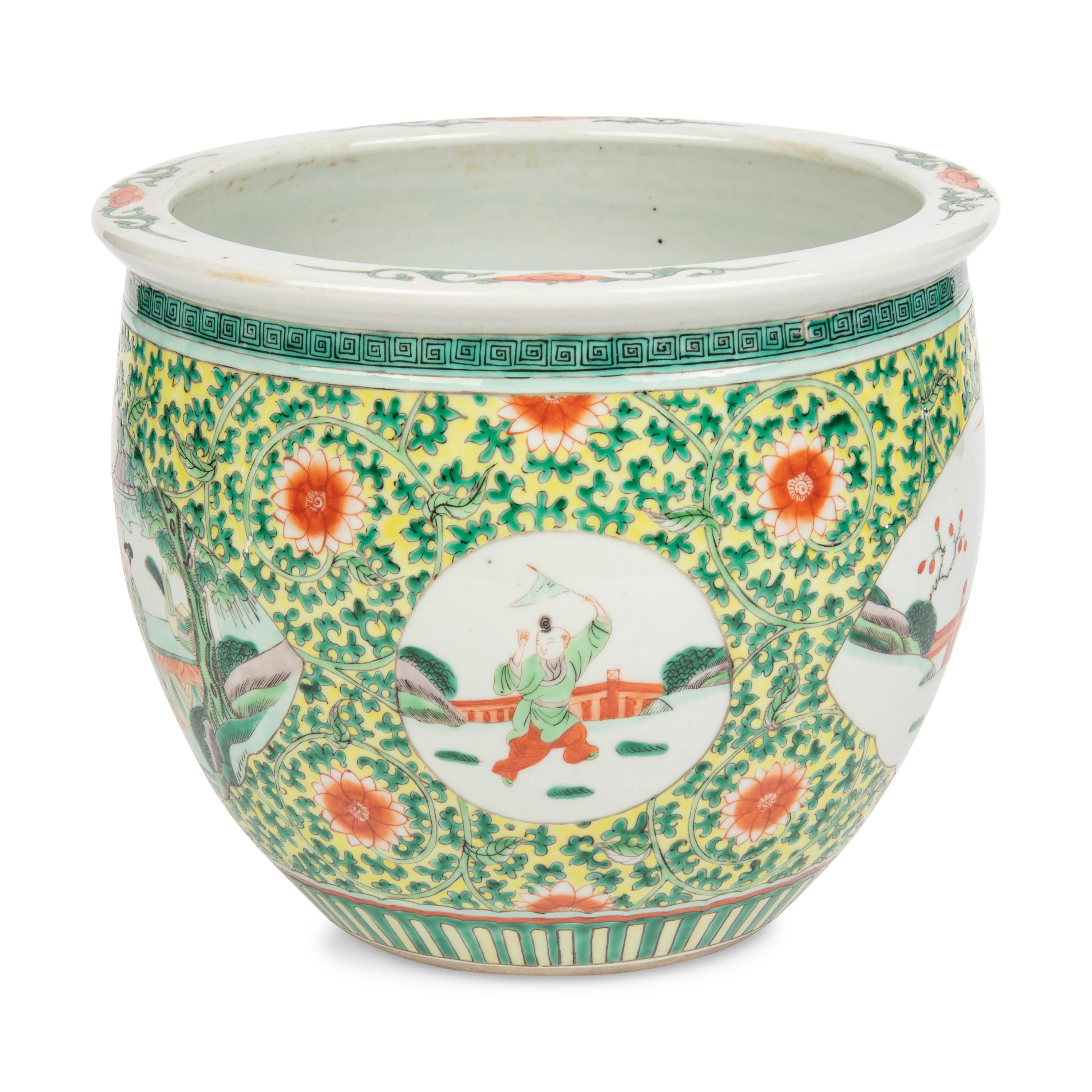A Chinese Export Porcelain Jardiniere