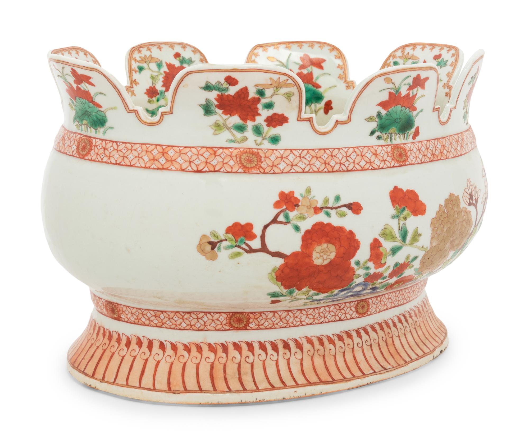 A Chinese Export Porcelain Verrière or Monteith Bowl