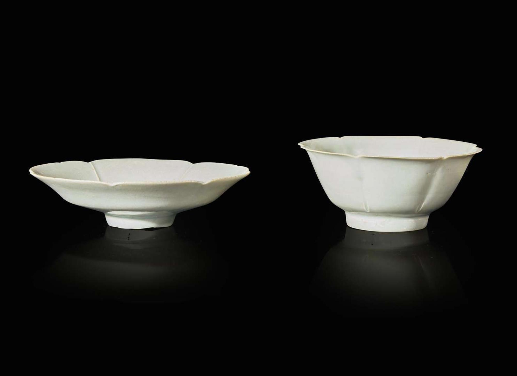 Two Chinese qingbai hexafoil small dishes, Song/Yuan dynasty 六瓣湖田窯小碟兩件 宋或元