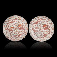 A Pair of Large Chinese Iron-Red Decorated 'Dragons' Chargers, Late Qing Dynasty 清晚期 礬紅彩龍戲珠賞盤一對