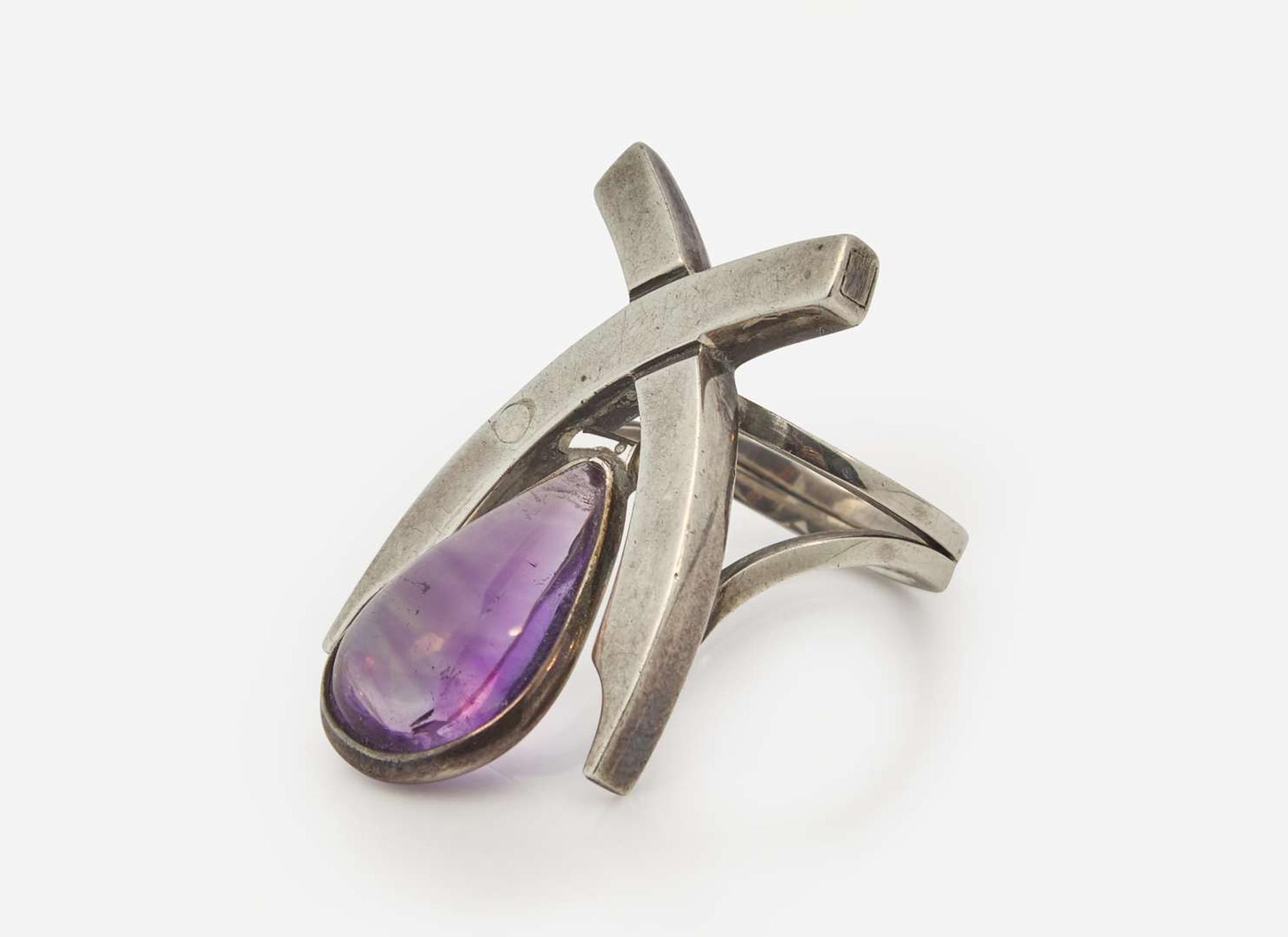 Antonio Piñeda, Necklace