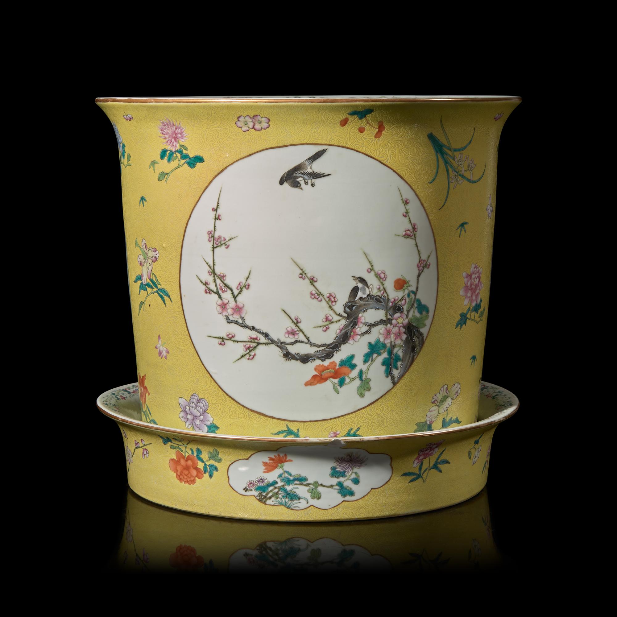A Chinese Yellow Ground Famille Rose Porcelain Jardiniere and Stand, 20th Century 近代 軋道黃地粉彩花盆
