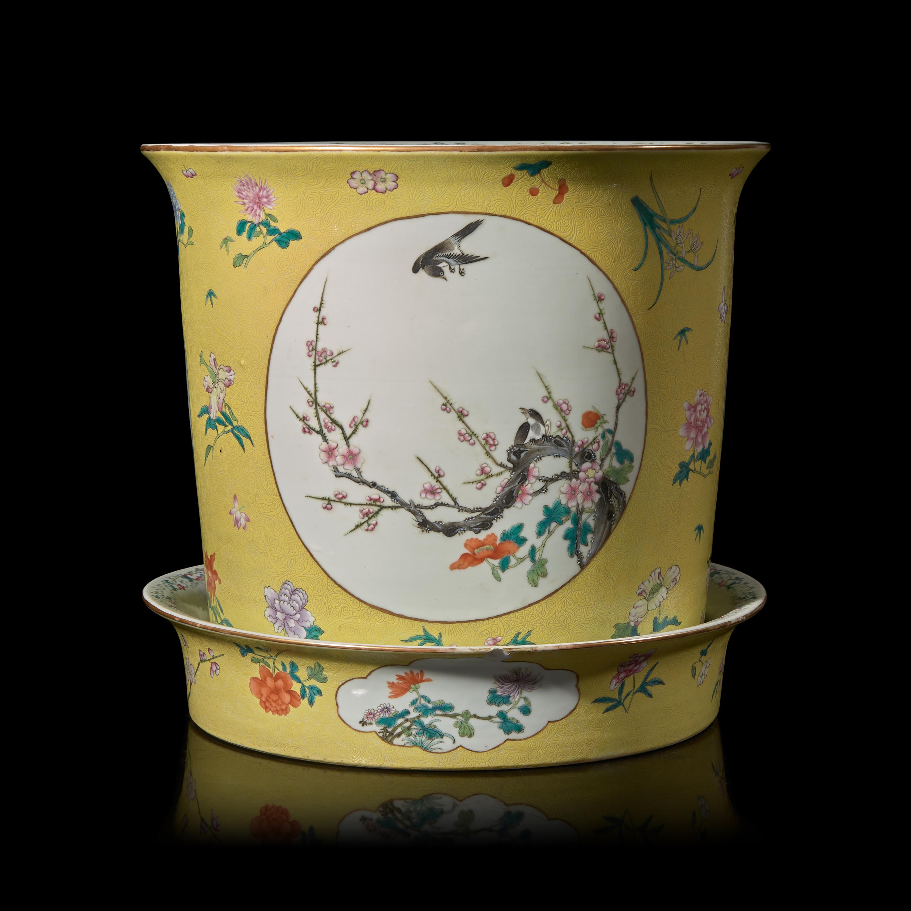 A Chinese Yellow Ground Famille Rose Porcelain Jardiniere and Stand, 20th Century 近代 軋道黃地粉彩花盆