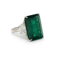 EMERALD AND DIAMOND RING